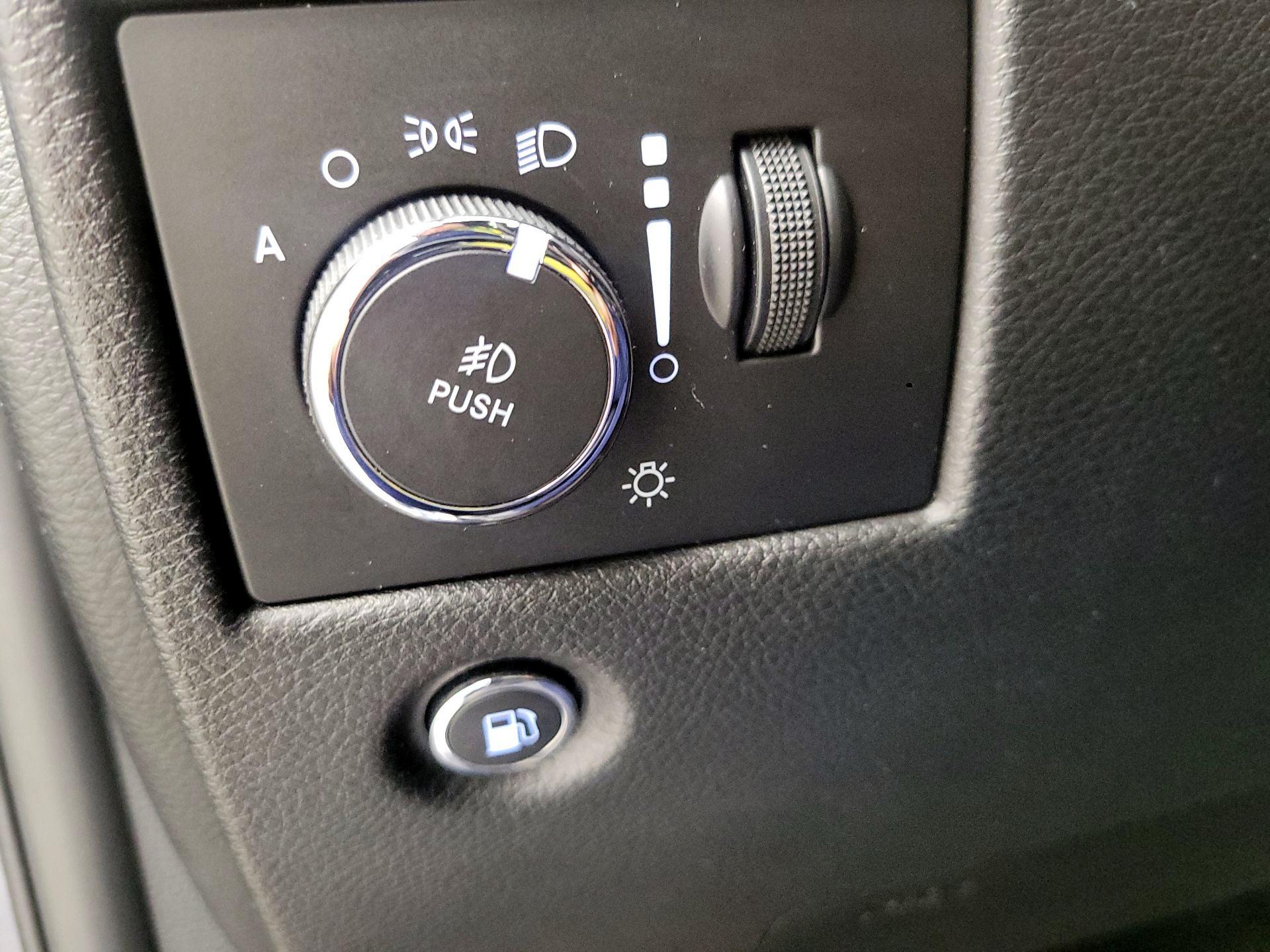 Thumbnail: 2020 Jeep Grand Cherokee - 13