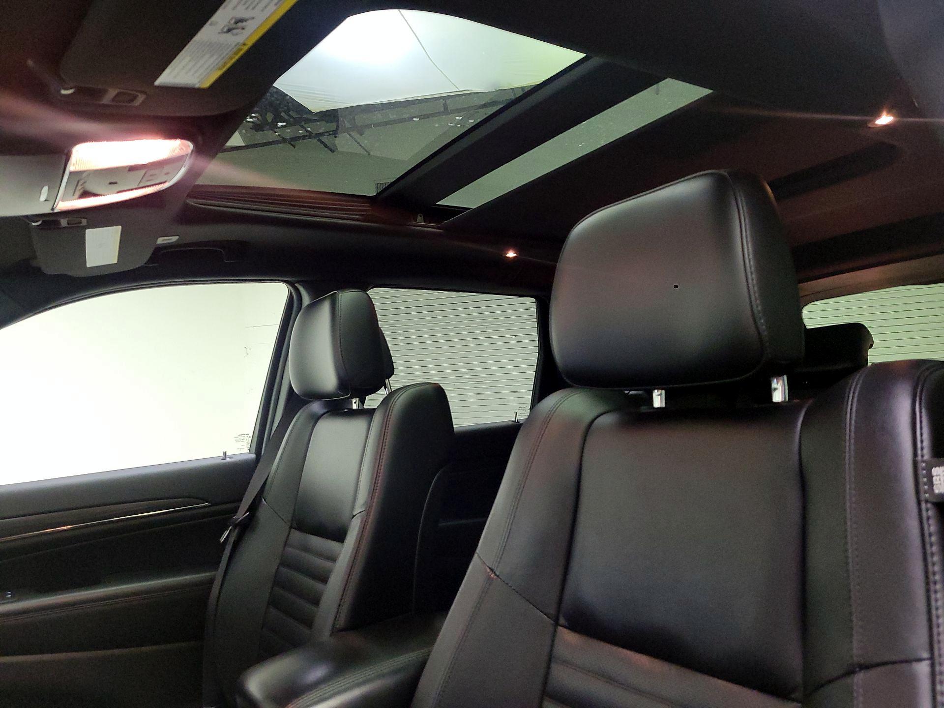 Thumbnail: 2020 Jeep Grand Cherokee - 20