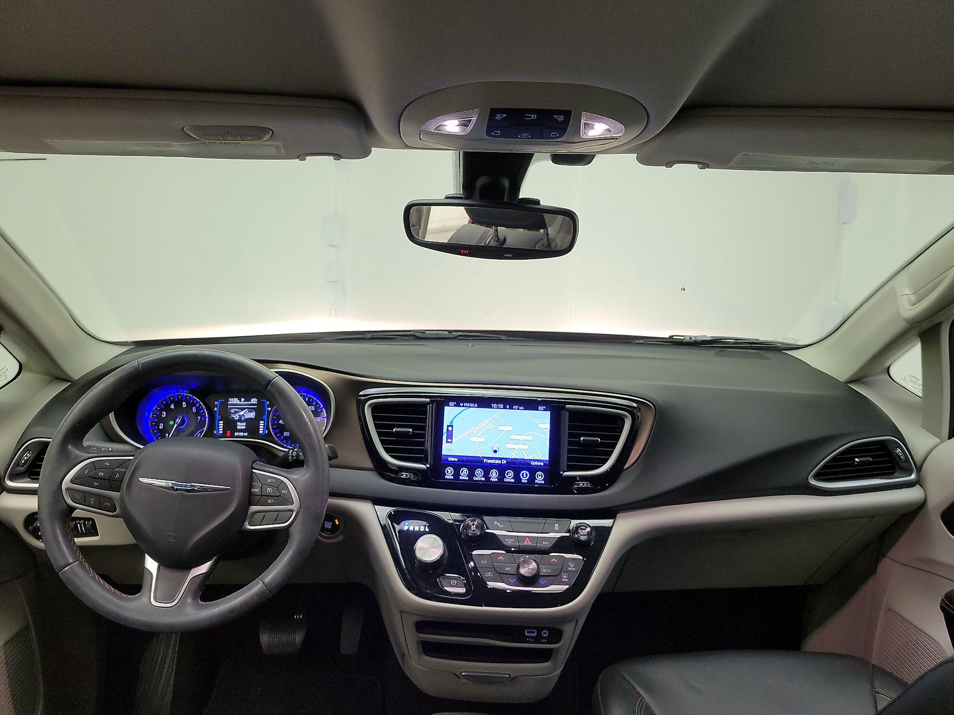 Thumbnail: 2017 Chrysler Pacifica - 9