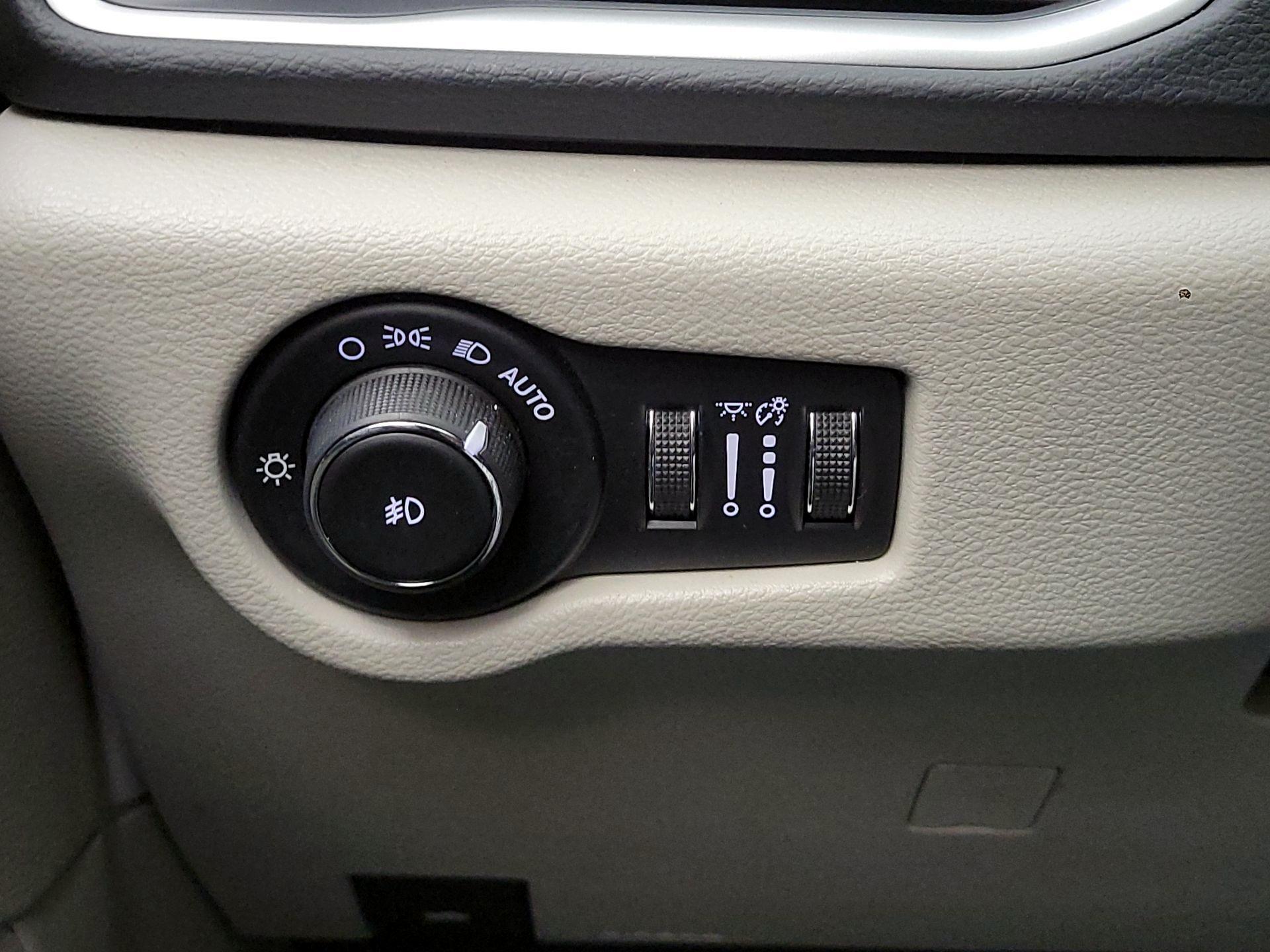 Thumbnail: 2017 Chrysler Pacifica - 13