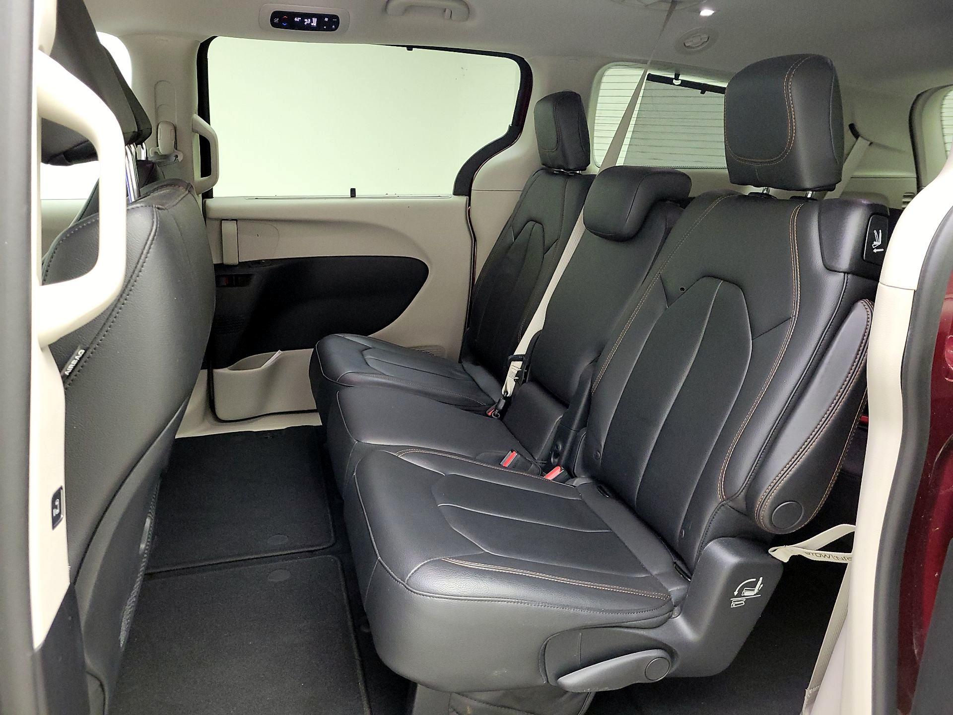 Thumbnail: 2017 Chrysler Pacifica - 20