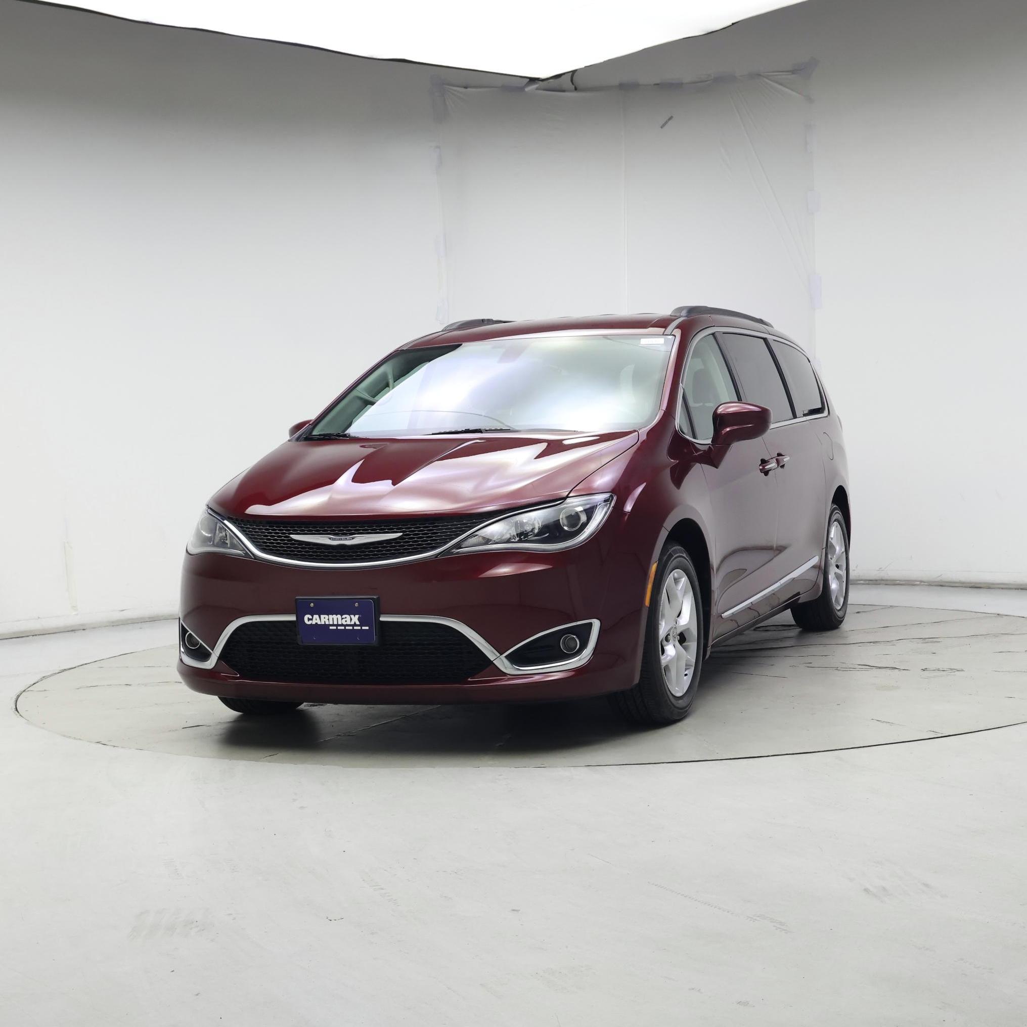 Thumbnail: 2017 Chrysler Pacifica - 4