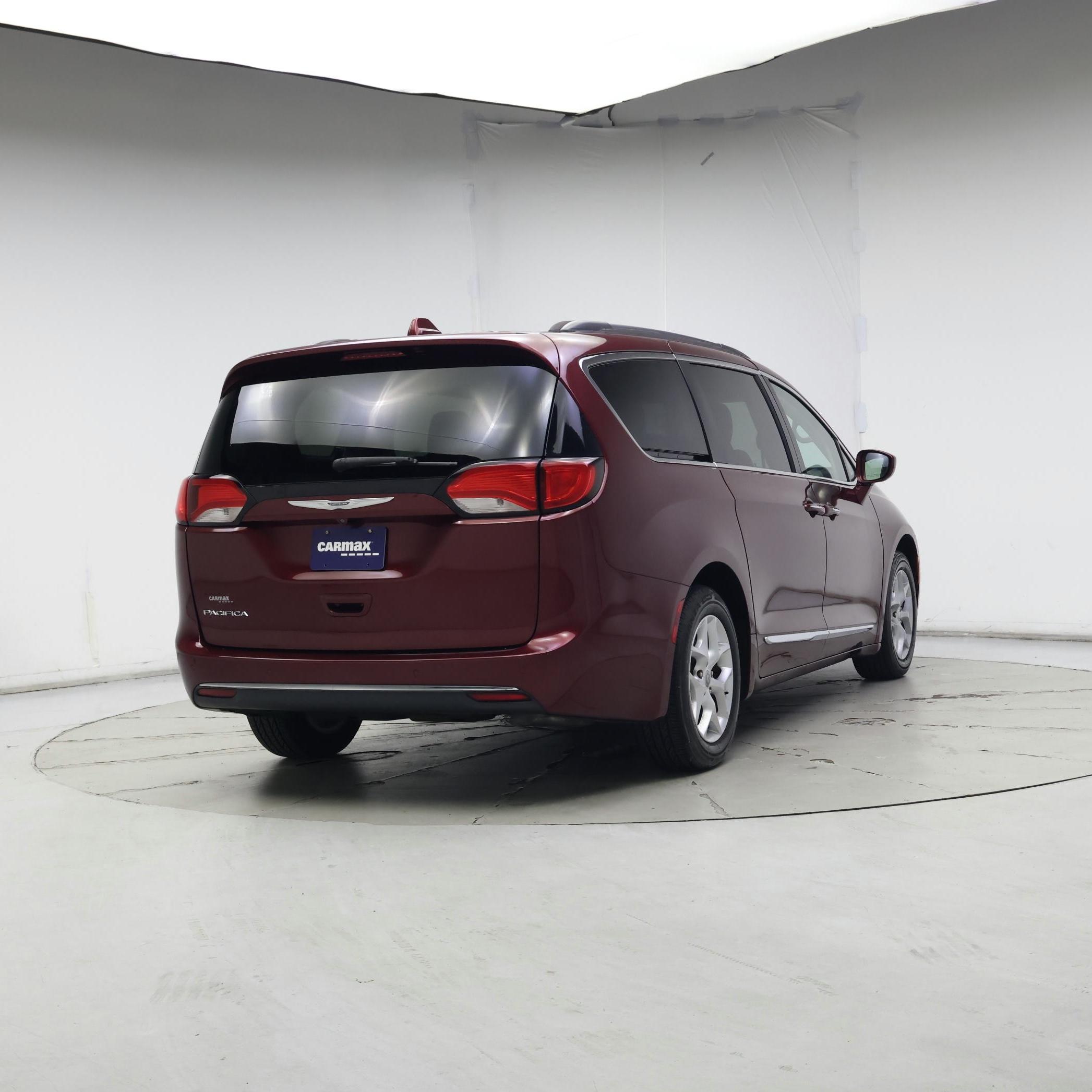 Thumbnail: 2017 Chrysler Pacifica - 8