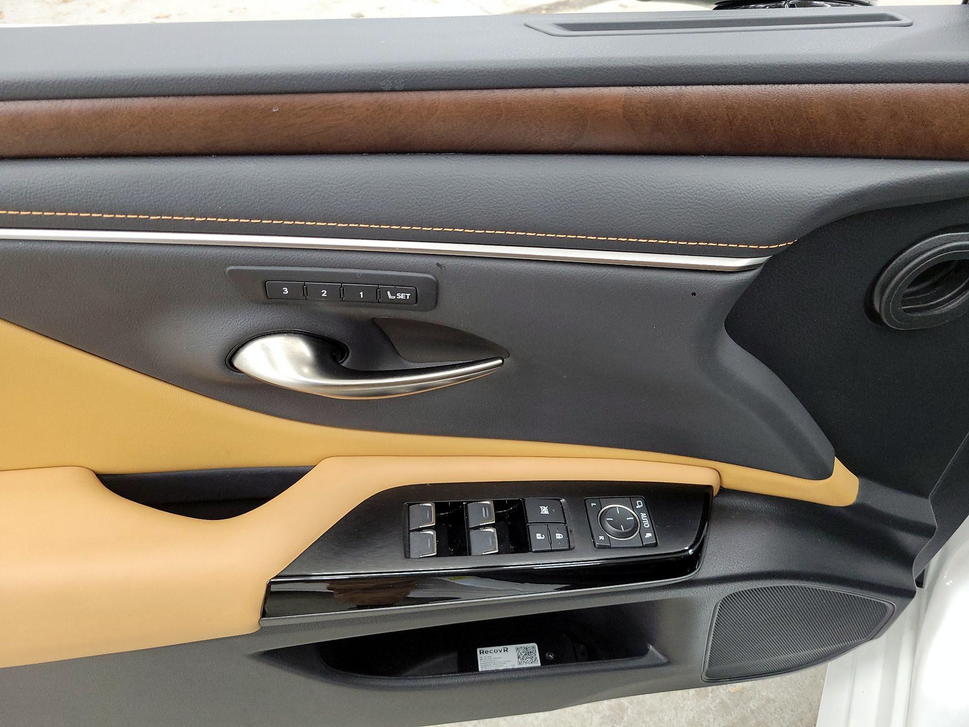 Thumbnail: 2024 Lexus ES - 10