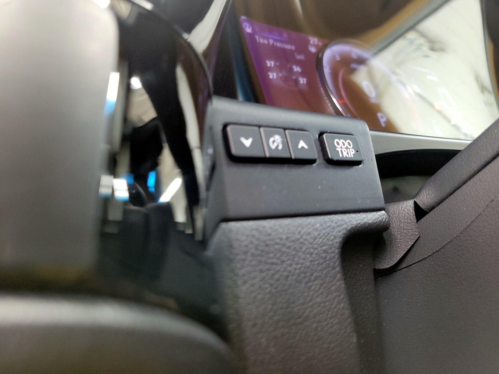 Thumbnail: 2024 Lexus ES - 11