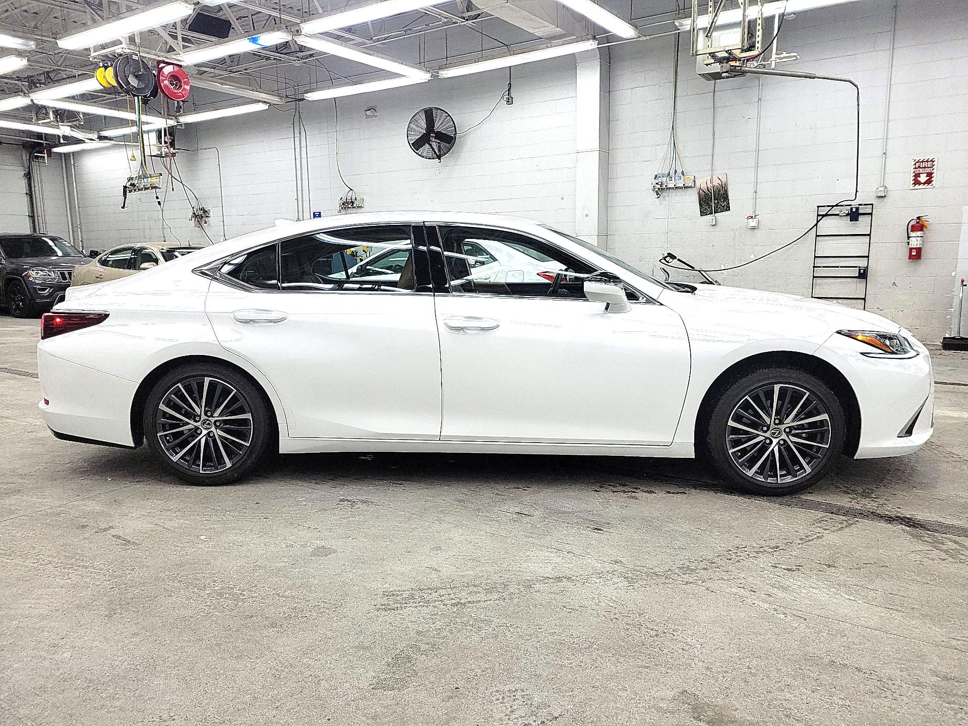 Thumbnail: 2024 Lexus ES - 4