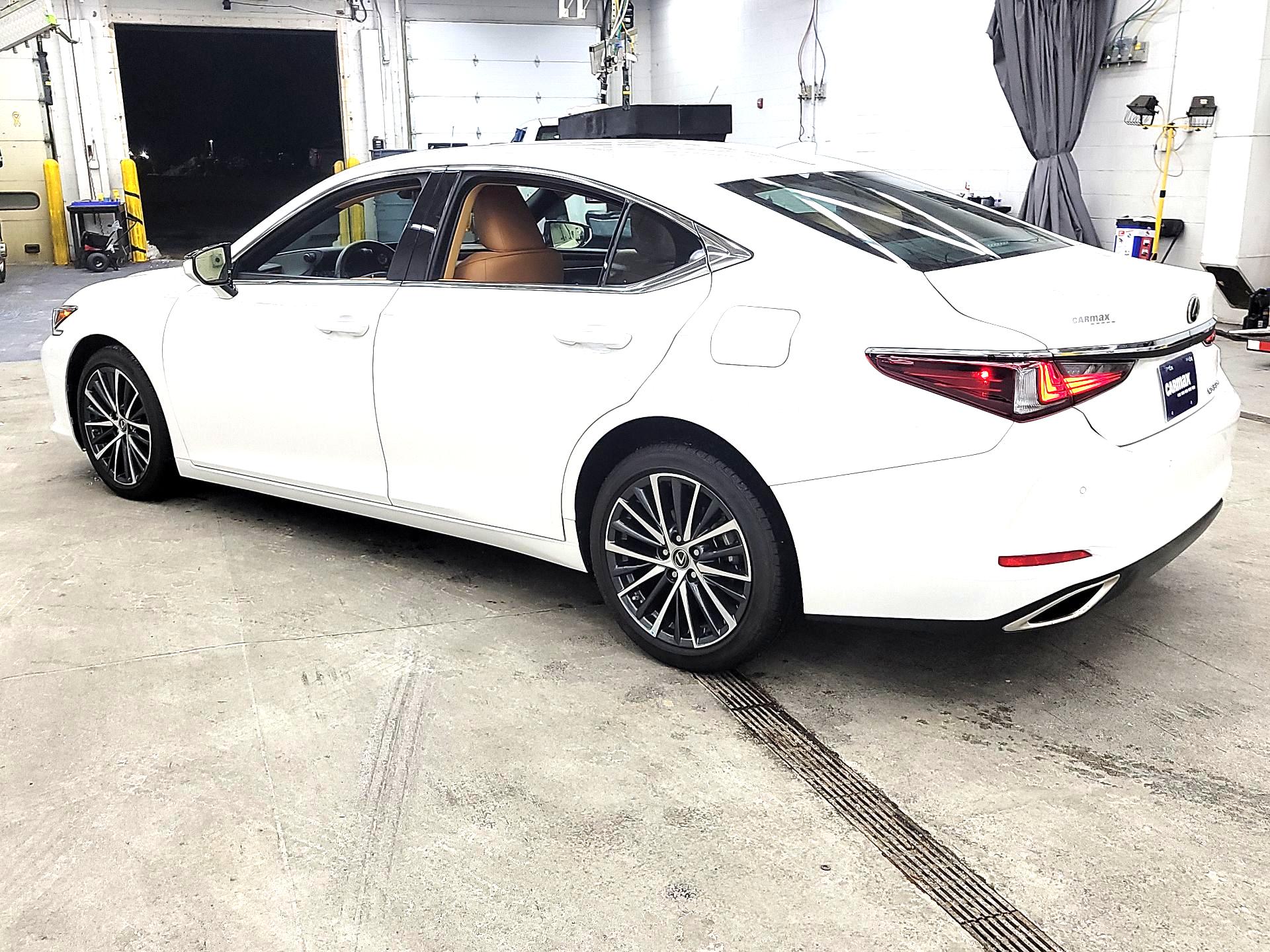 Thumbnail: 2024 Lexus ES - 7