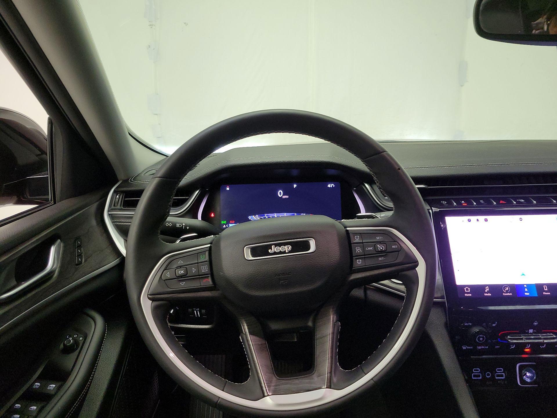 Thumbnail: 2023 Jeep Grand Cherokee - 10