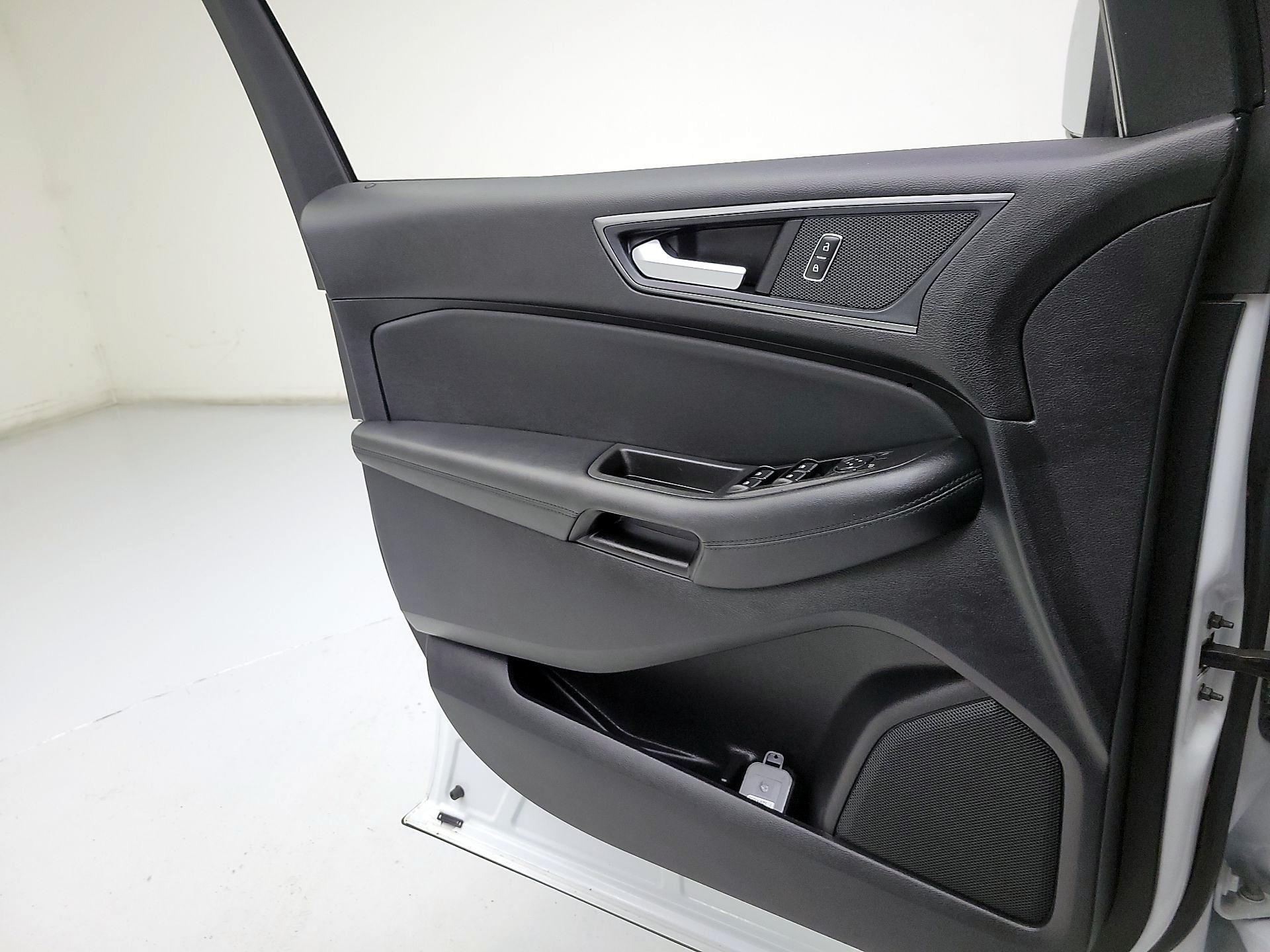 Thumbnail: 2020 Ford Edge - 10