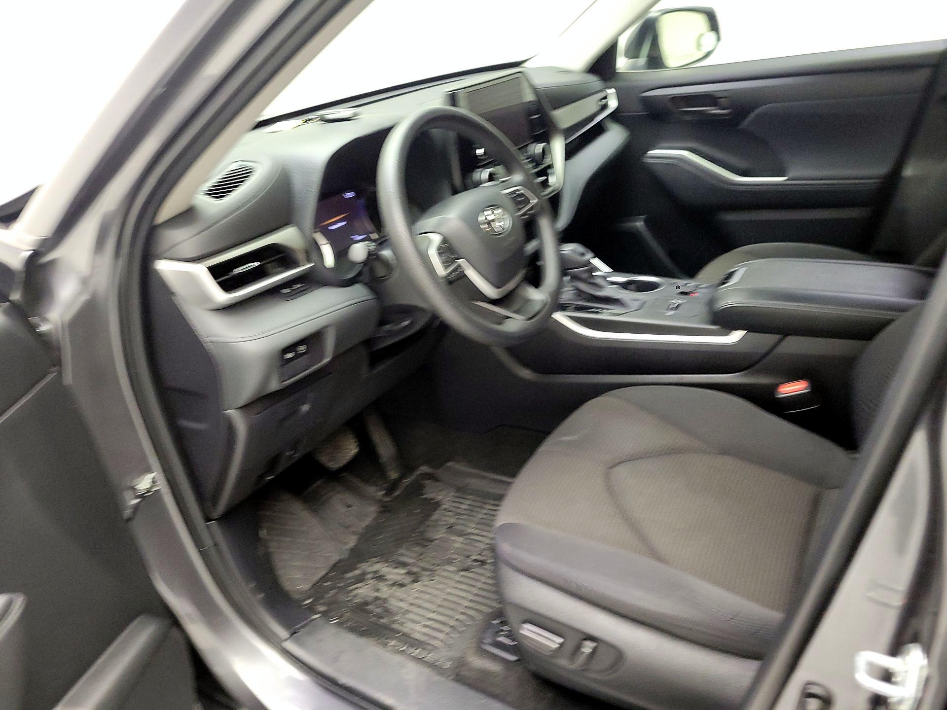 Thumbnail: 2023 Toyota Highlander - 9