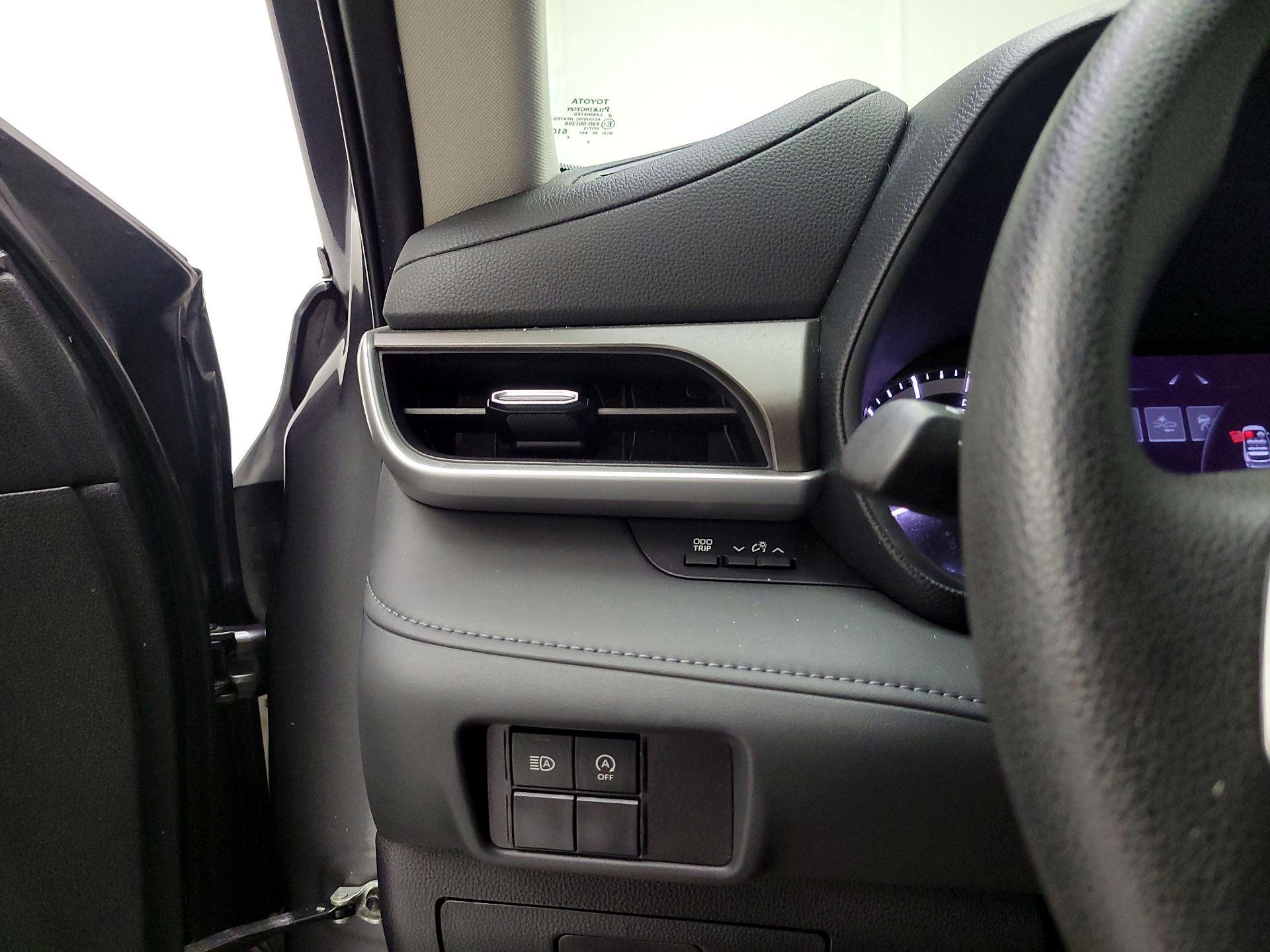 Thumbnail: 2023 Toyota Highlander - 11