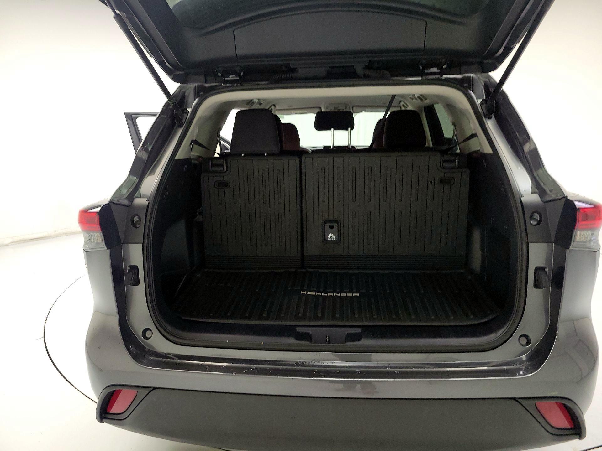 Thumbnail: 2023 Toyota Highlander - 18