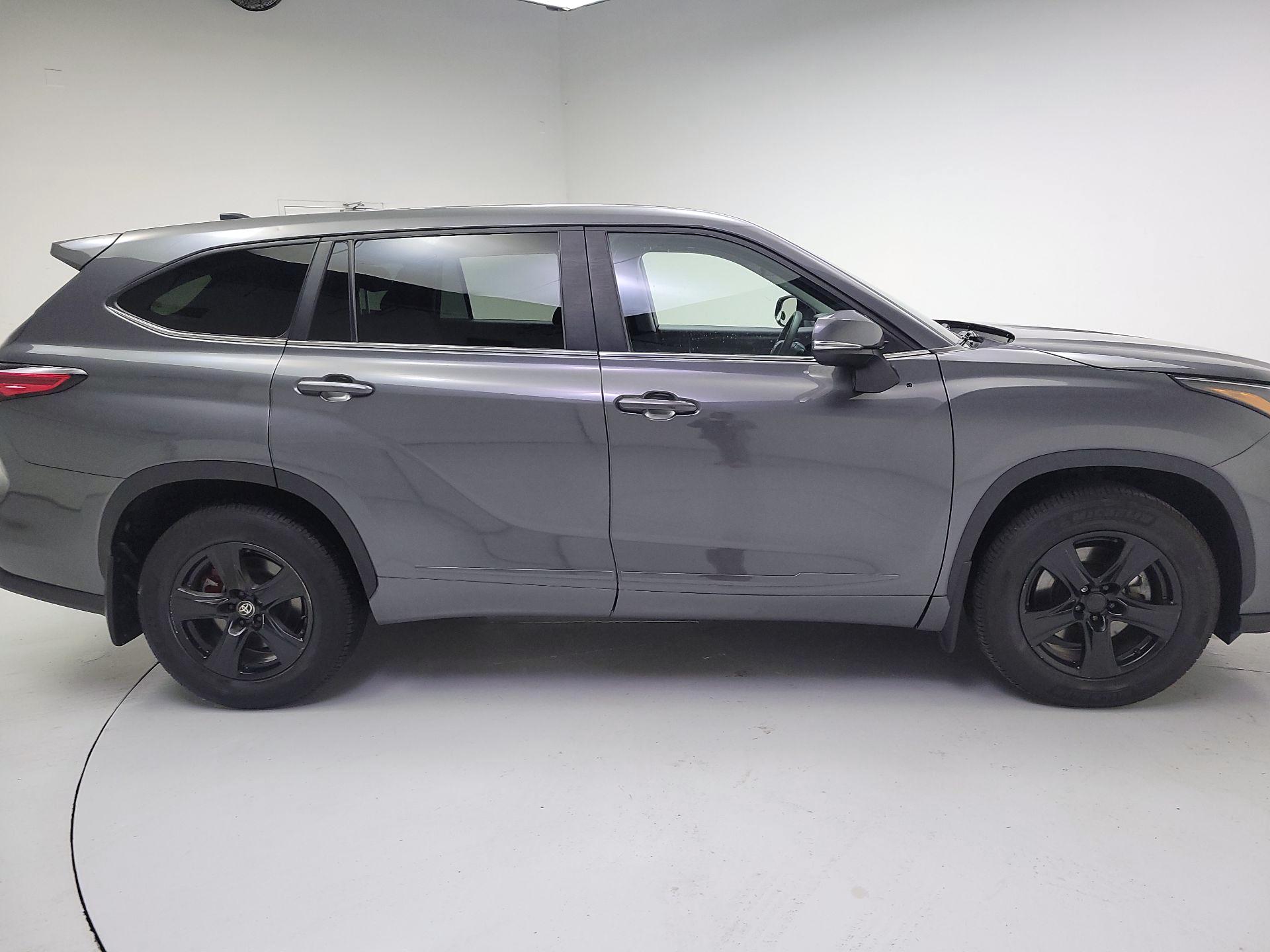 Thumbnail: 2023 Toyota Highlander - 4