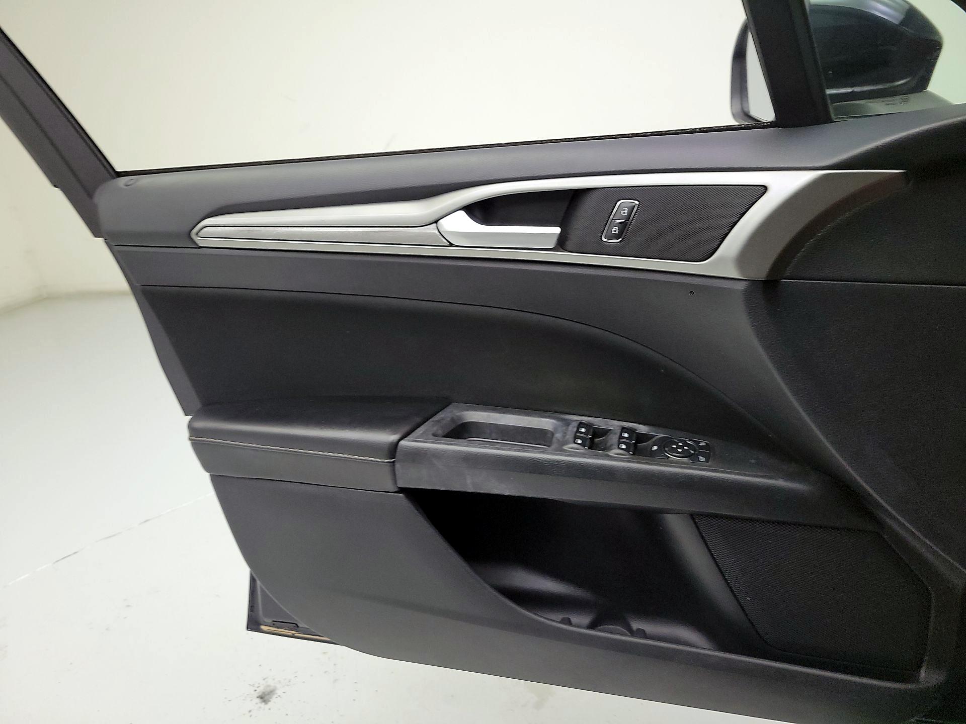 Thumbnail: 2020 Ford Fusion - 10