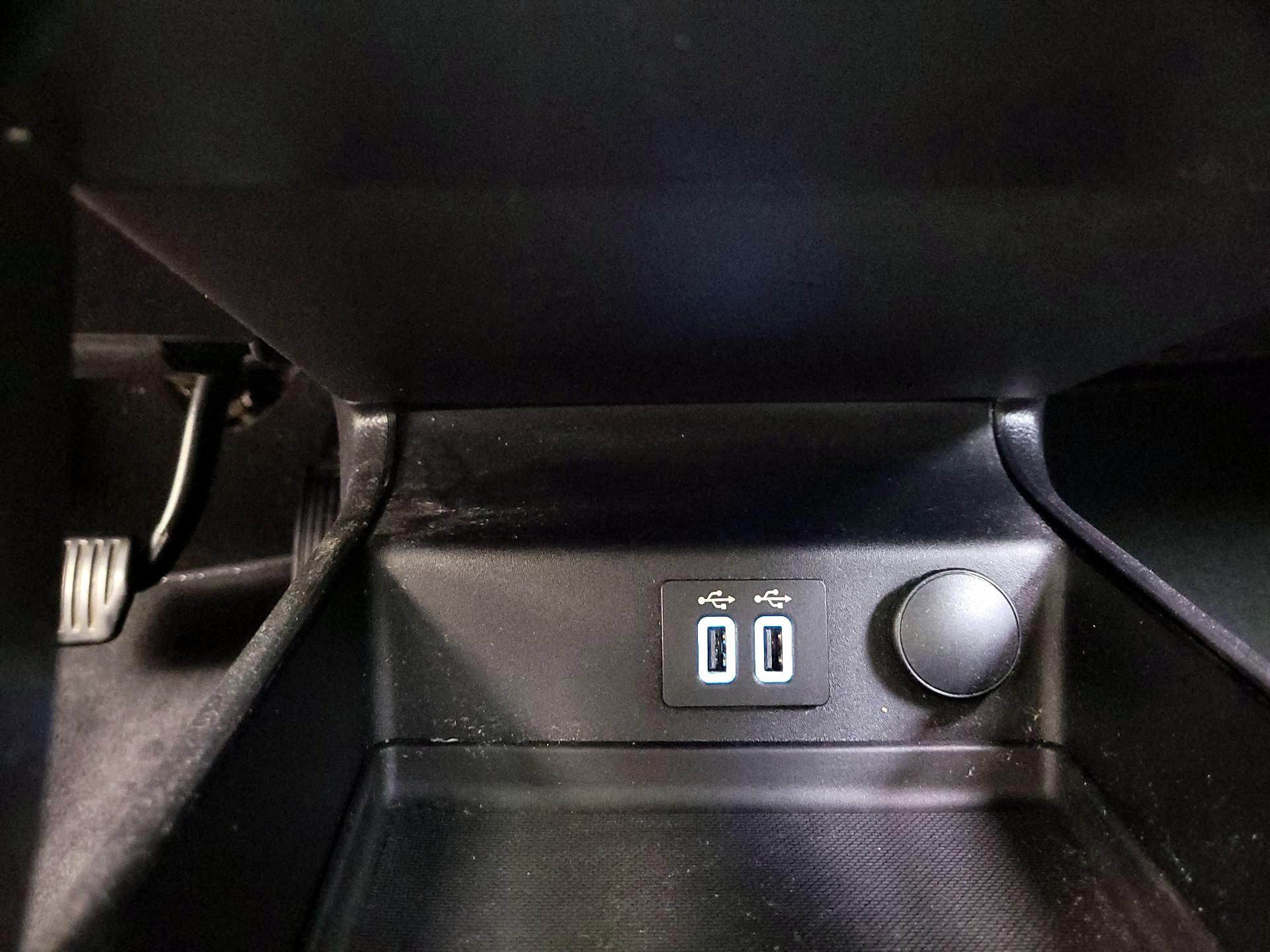 Thumbnail: 2020 Ford Fusion - 16