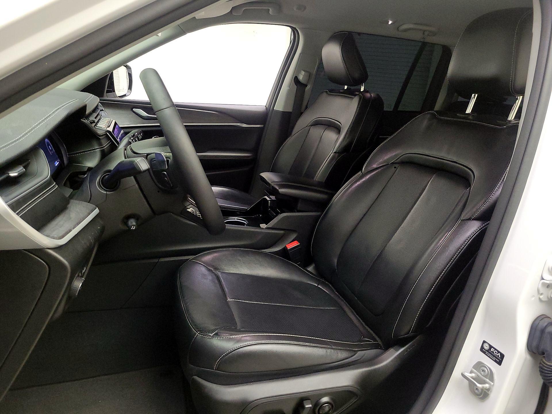 Thumbnail: 2023 Jeep Grand Cherokee - 11