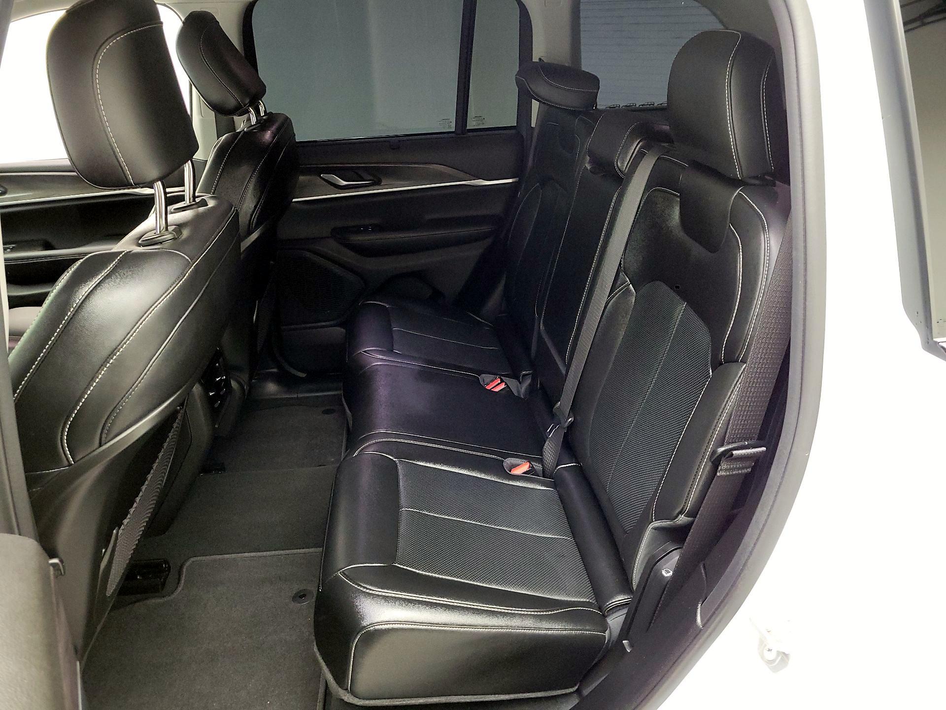 Thumbnail: 2023 Jeep Grand Cherokee - 20