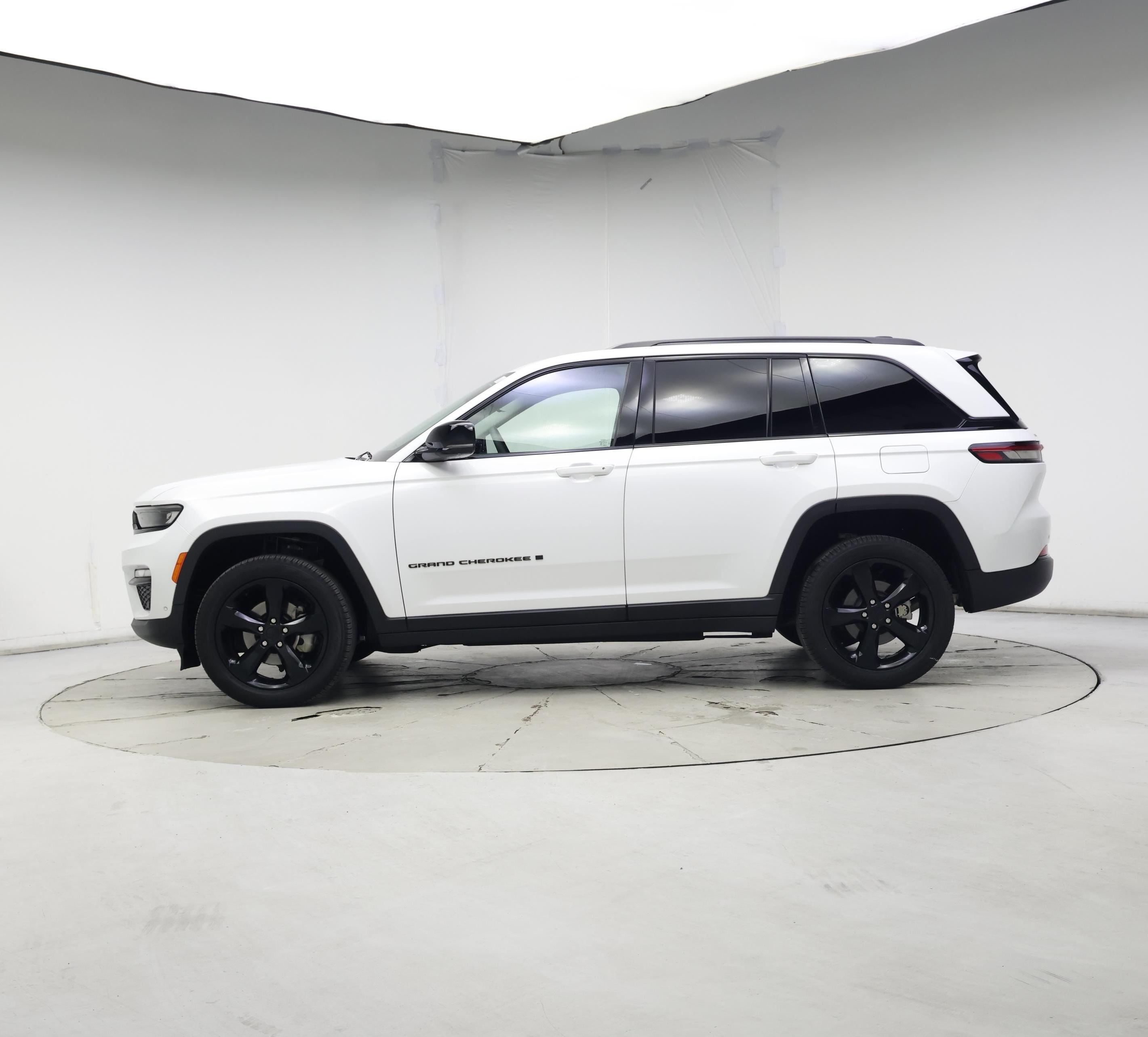 Thumbnail: 2023 Jeep Grand Cherokee - 3