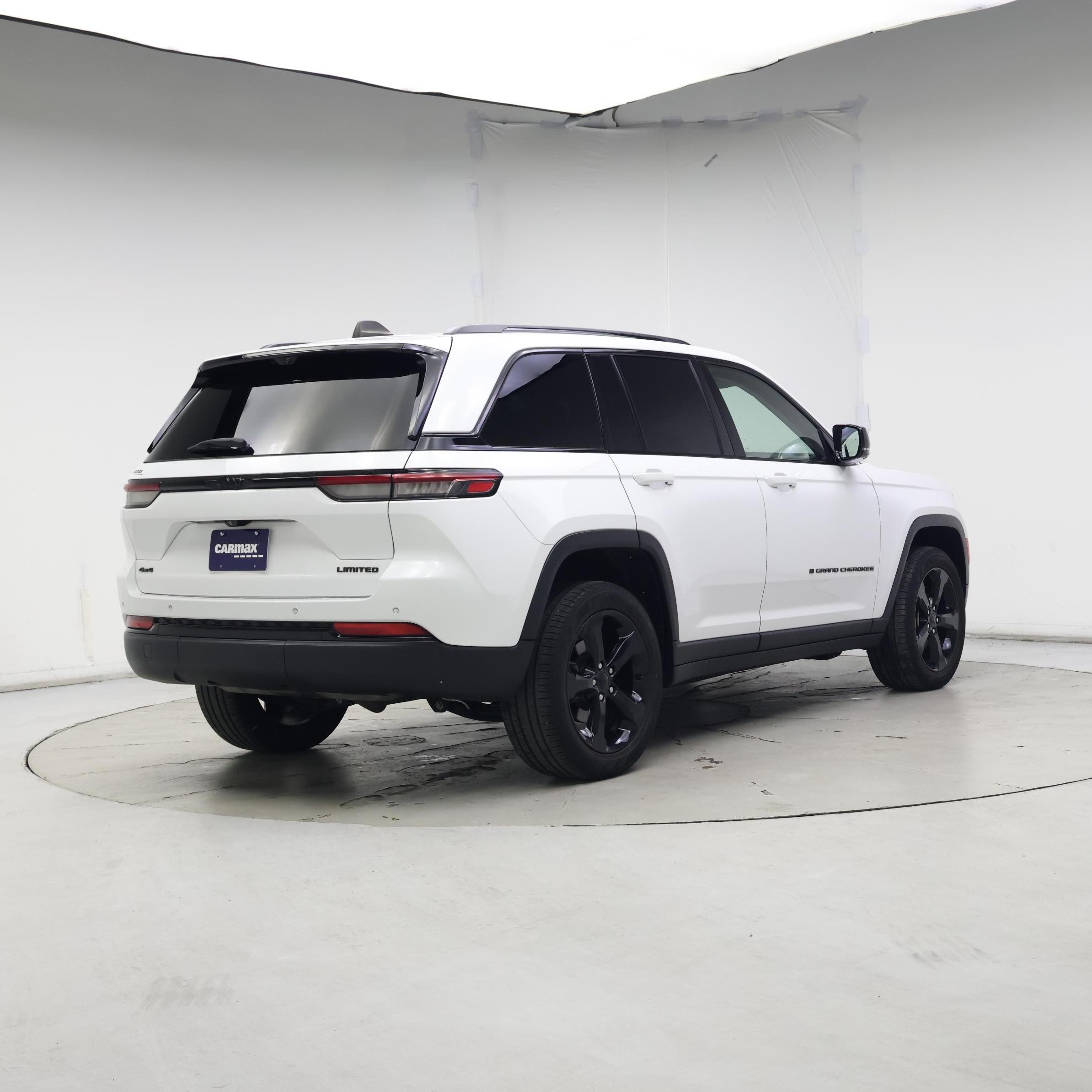Thumbnail: 2023 Jeep Grand Cherokee - 8