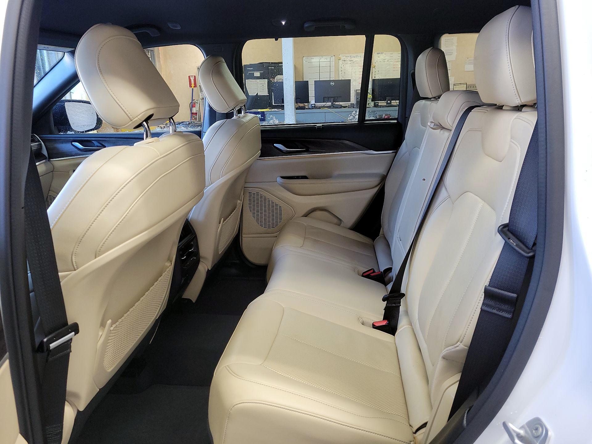 Thumbnail: 2023 Jeep Grand Cherokee - 18