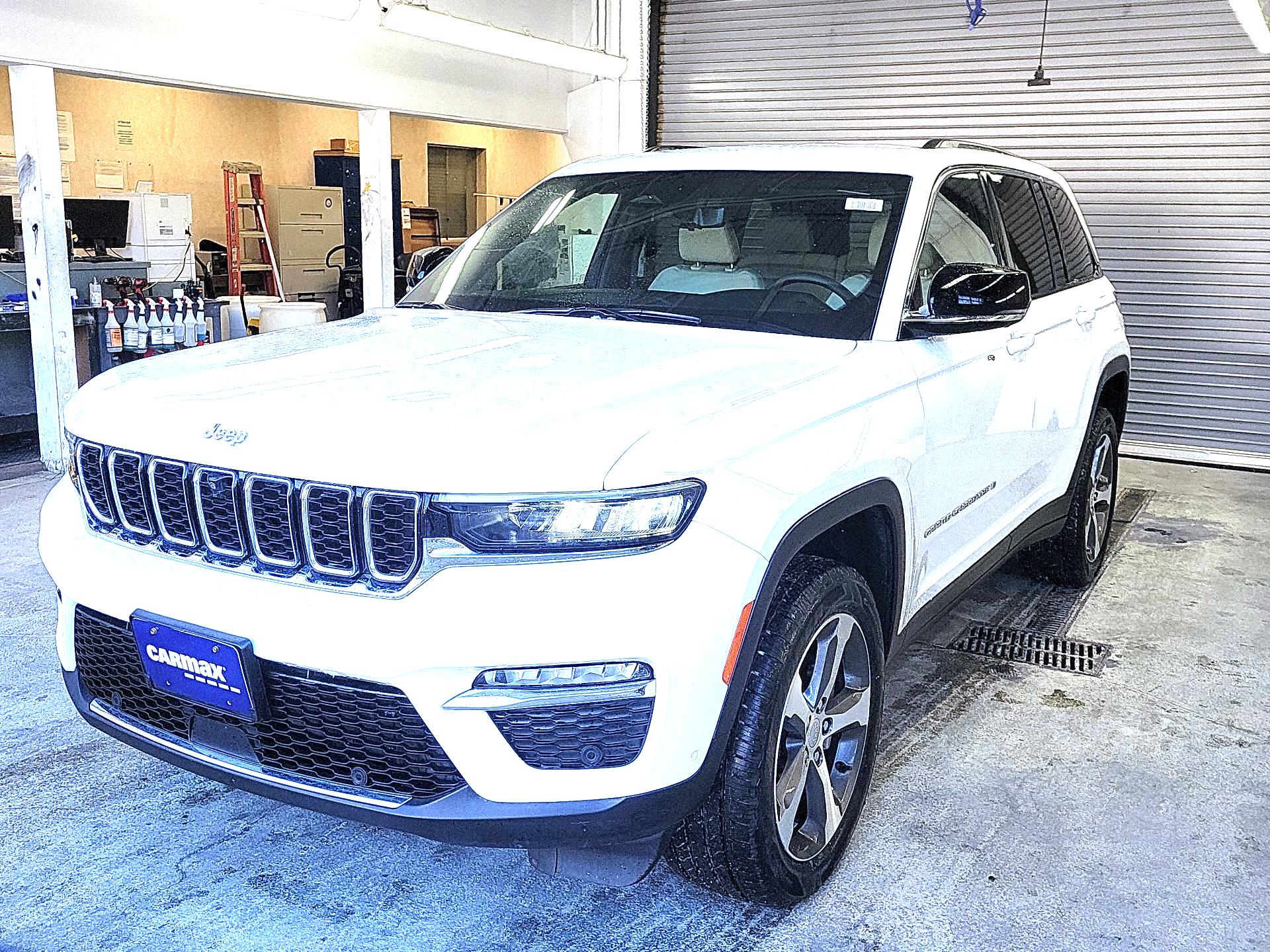 Thumbnail: 2023 Jeep Grand Cherokee - 3