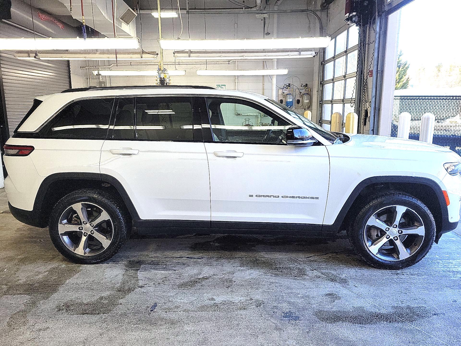 Thumbnail: 2023 Jeep Grand Cherokee - 4