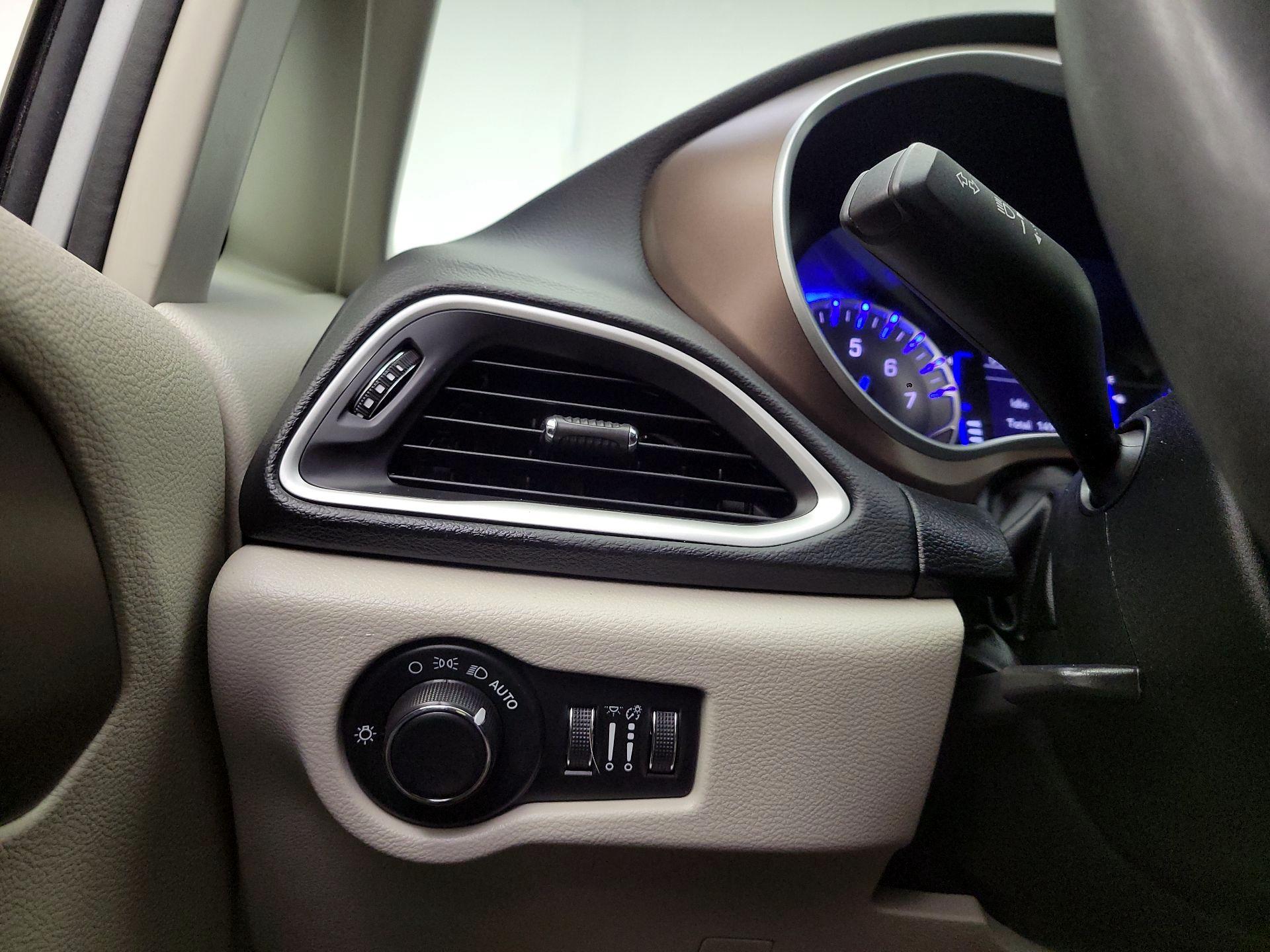 Thumbnail: 2023 Chrysler Voyager - 11