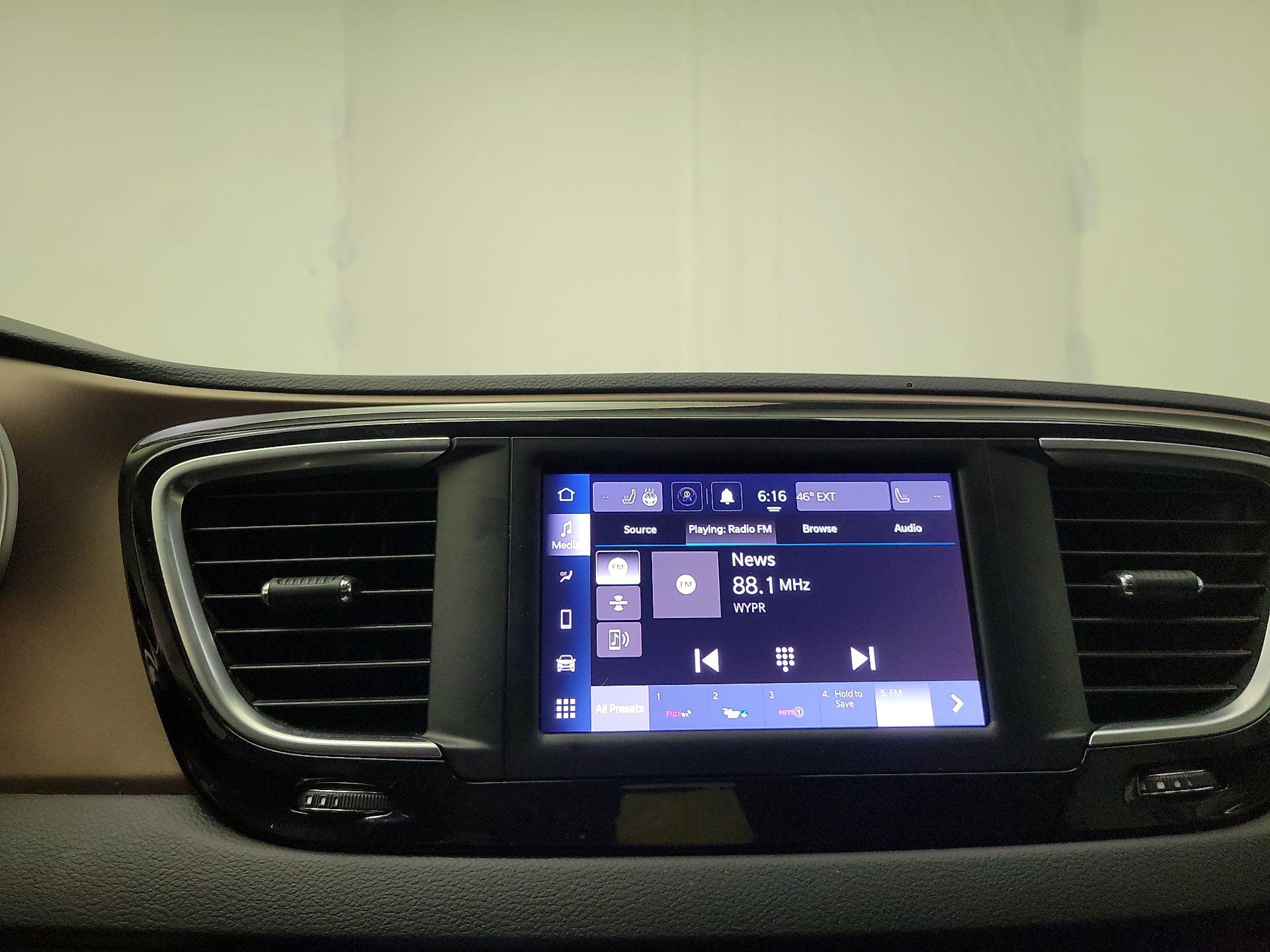 Thumbnail: 2023 Chrysler Voyager - 13