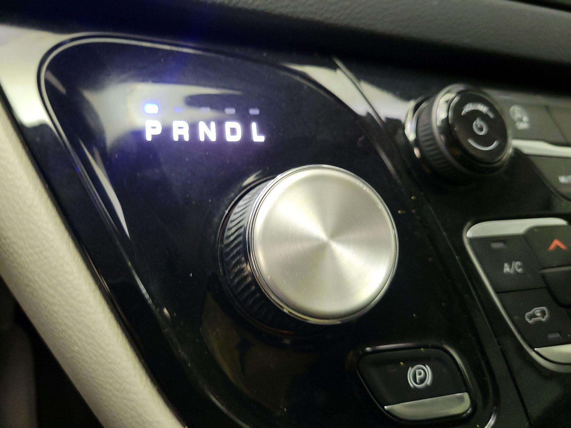 Thumbnail: 2023 Chrysler Voyager - 15