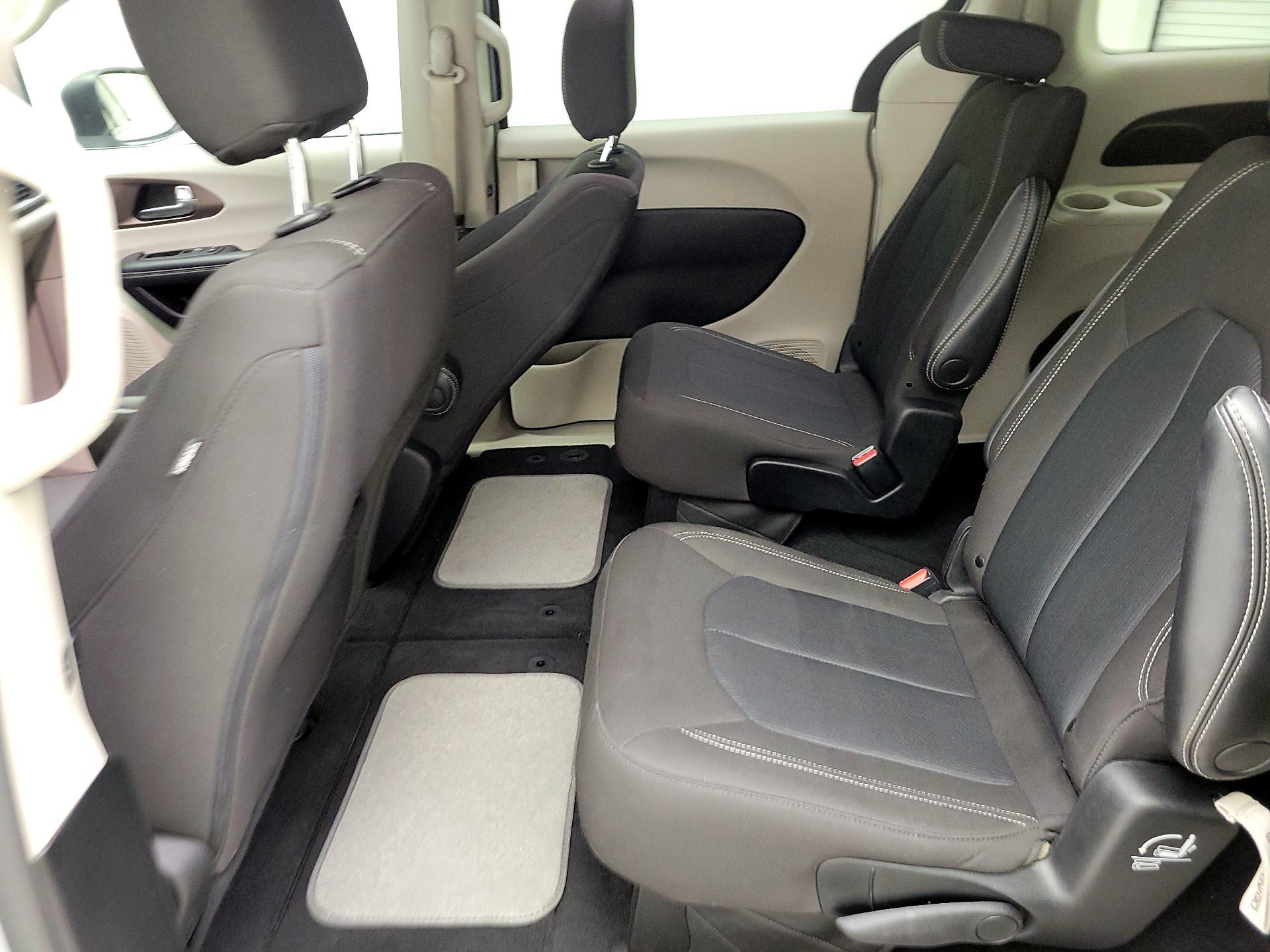 Thumbnail: 2023 Chrysler Voyager - 17