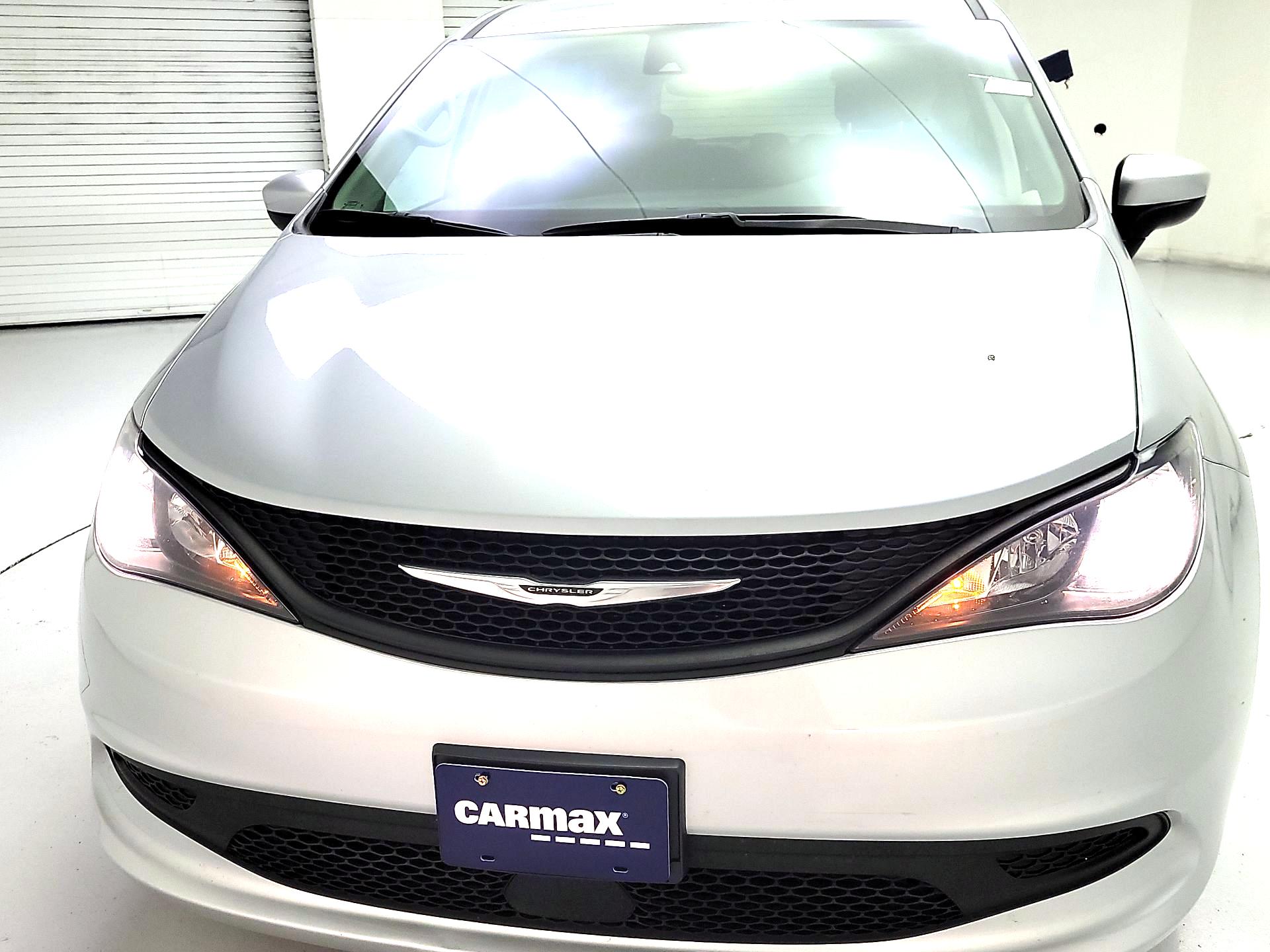 Thumbnail: 2023 Chrysler Voyager - 2