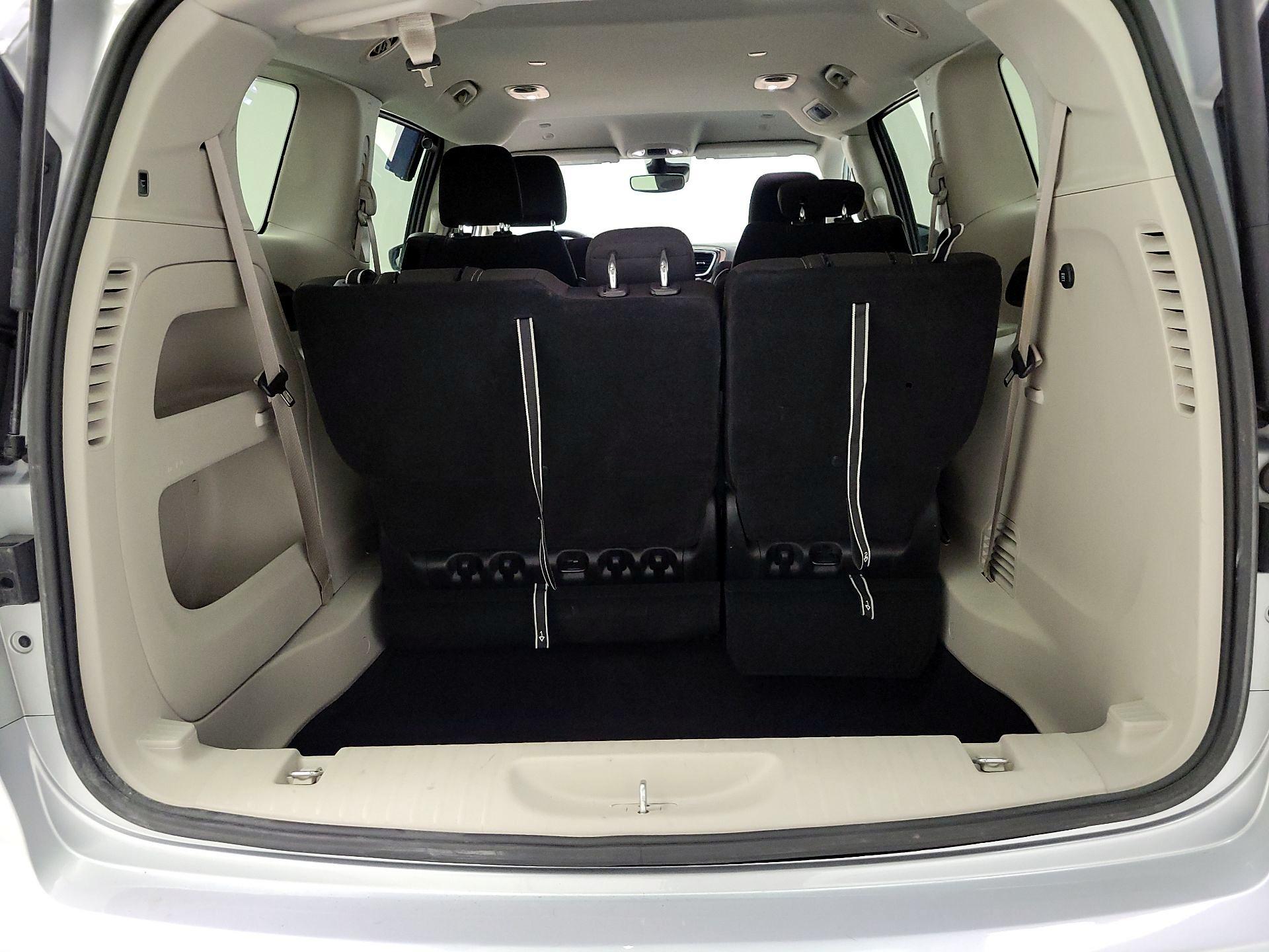 Thumbnail: 2023 Chrysler Voyager - 19