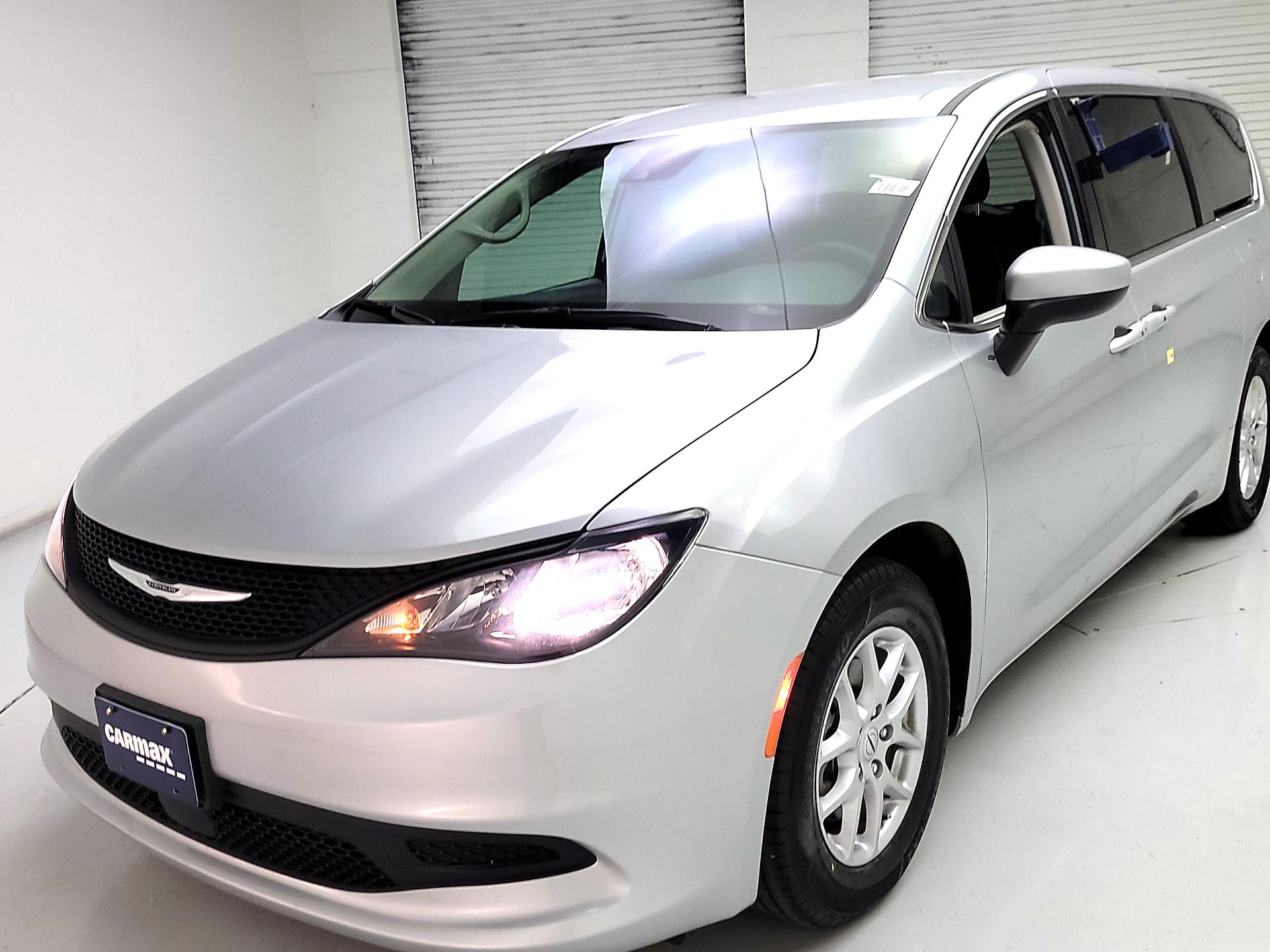 Thumbnail: 2023 Chrysler Voyager - 3