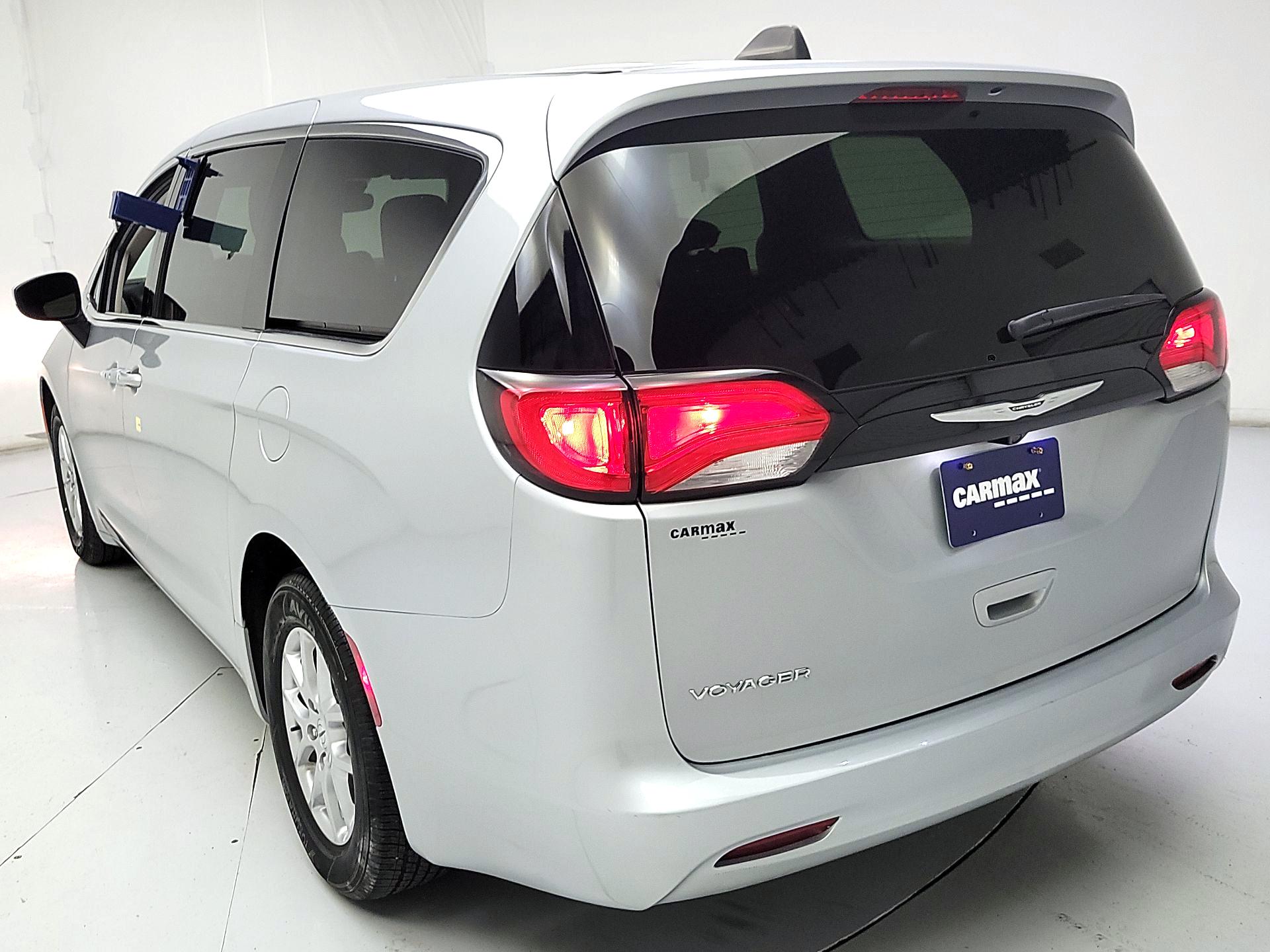 Thumbnail: 2023 Chrysler Voyager - 7