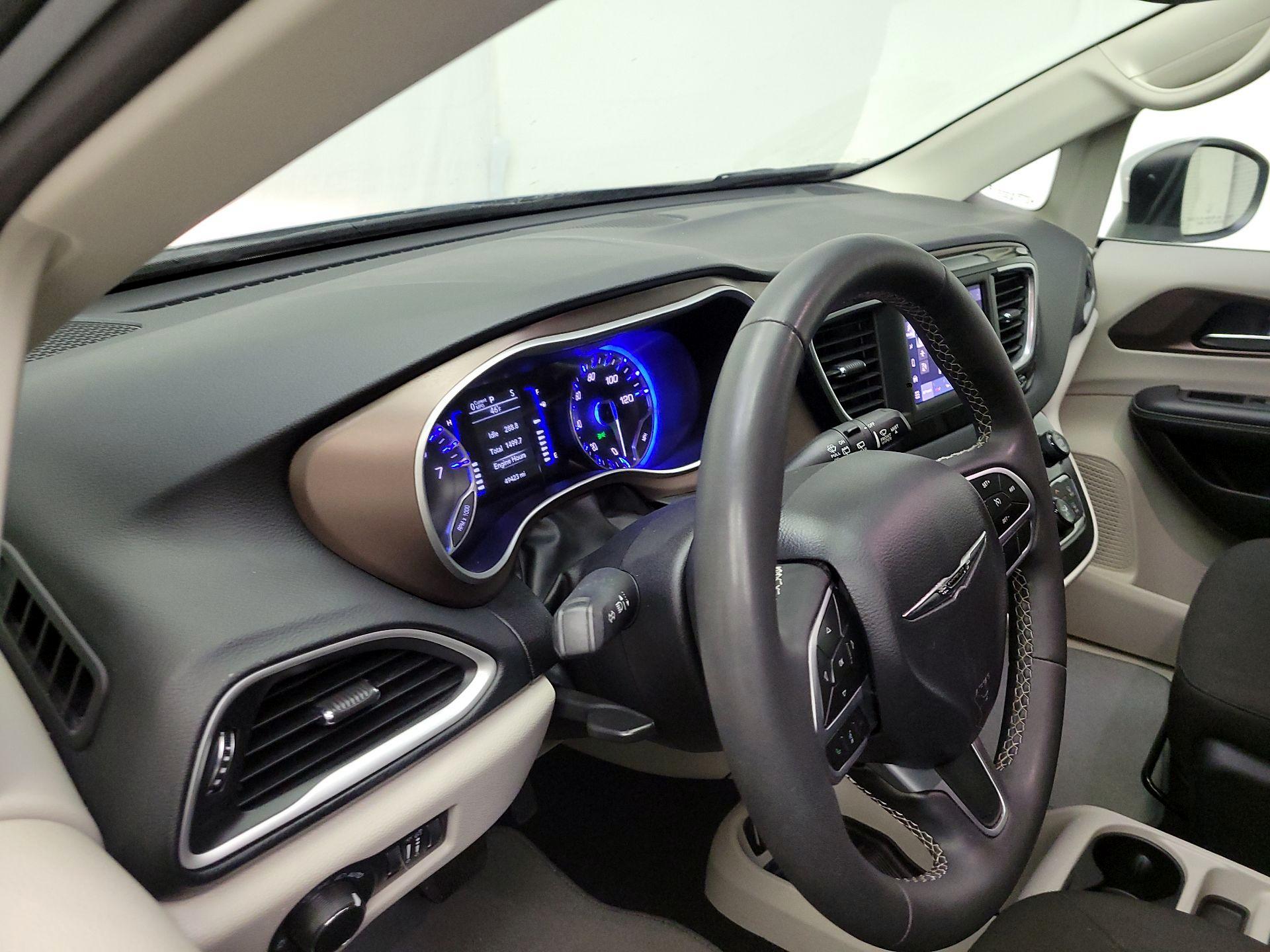 Thumbnail: 2023 Chrysler Voyager - 8