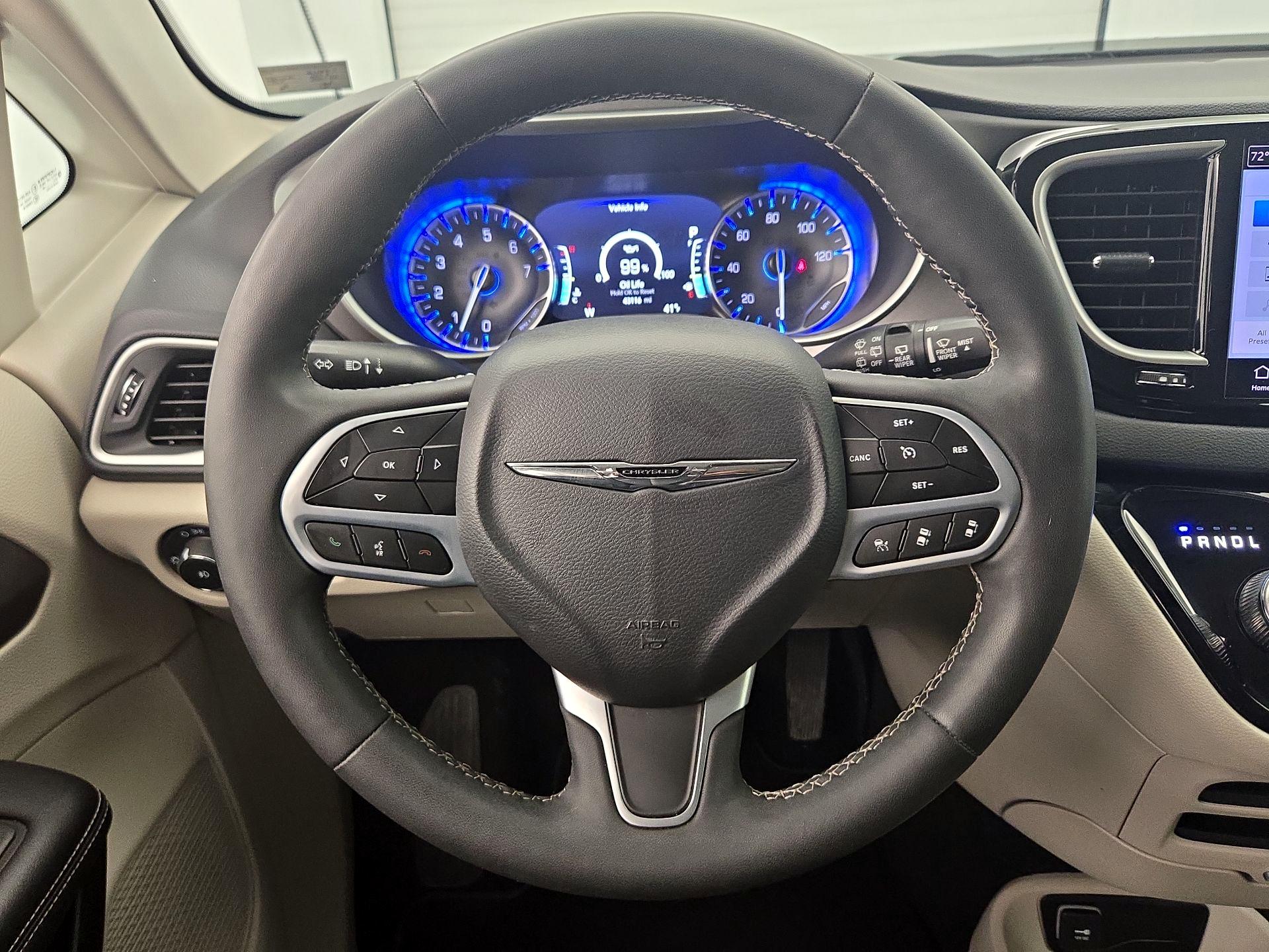 Thumbnail: 2023 Chrysler Pacifica - 10