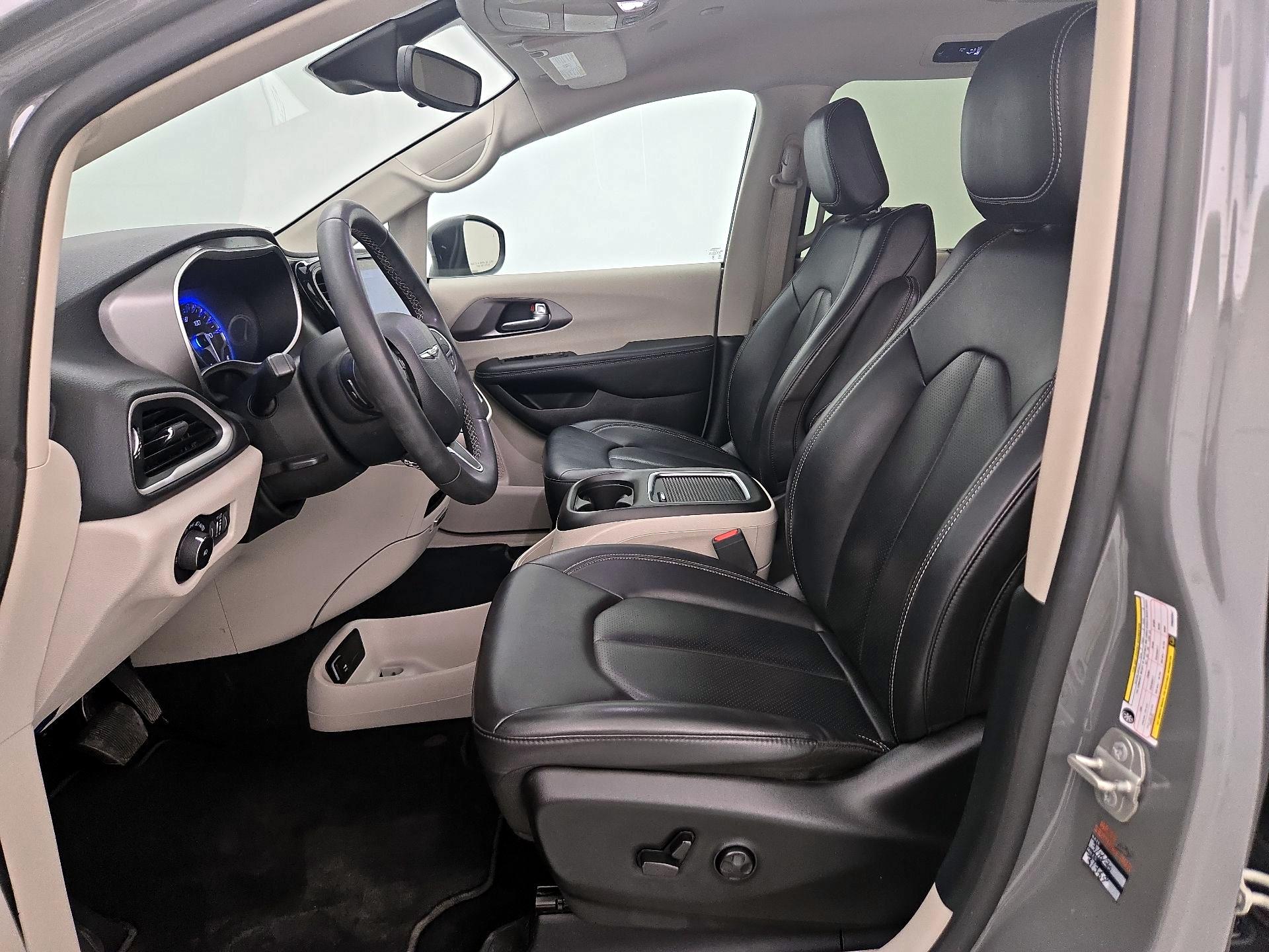 Thumbnail: 2023 Chrysler Pacifica - 11