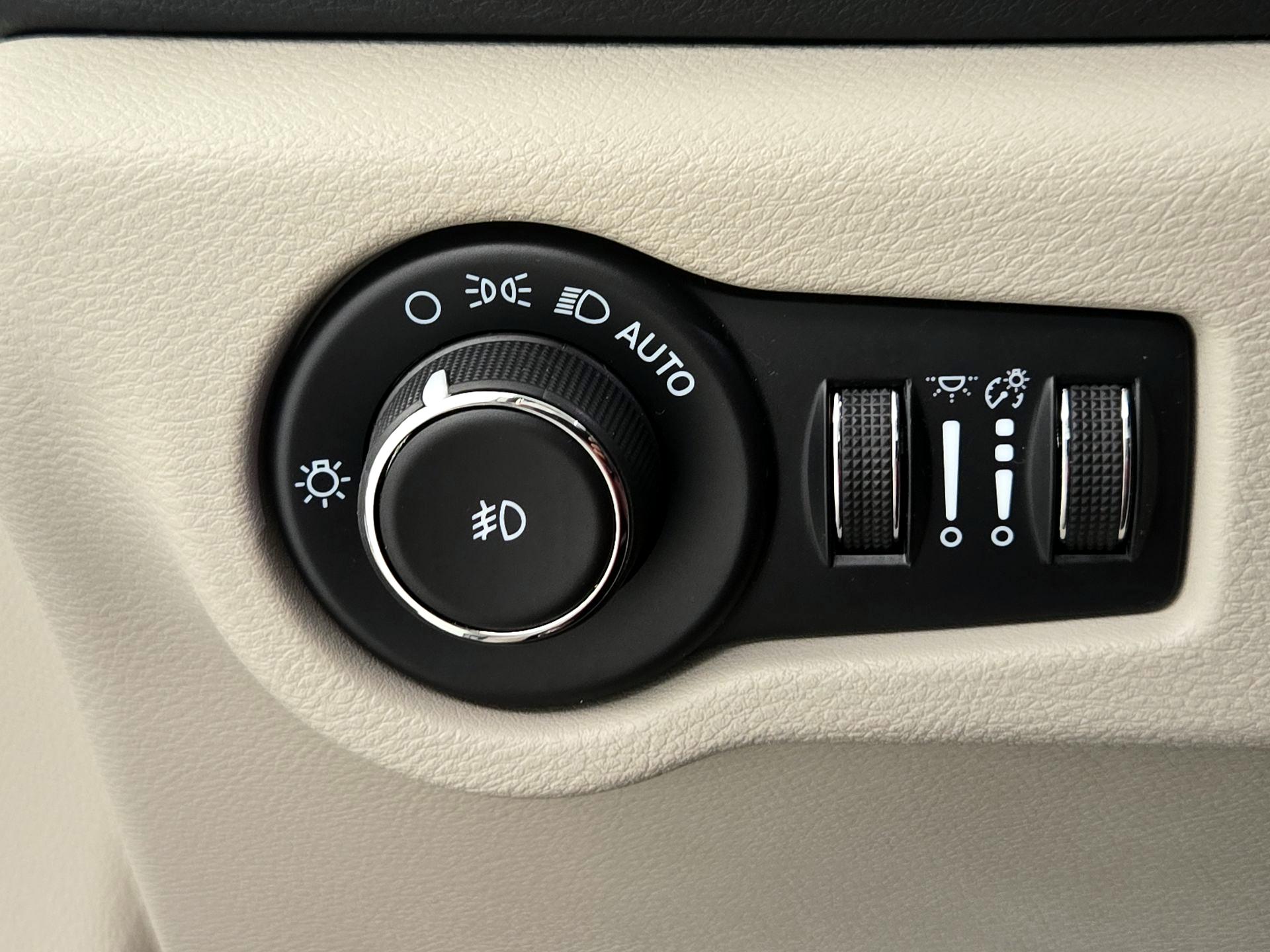 Thumbnail: 2023 Chrysler Pacifica - 13