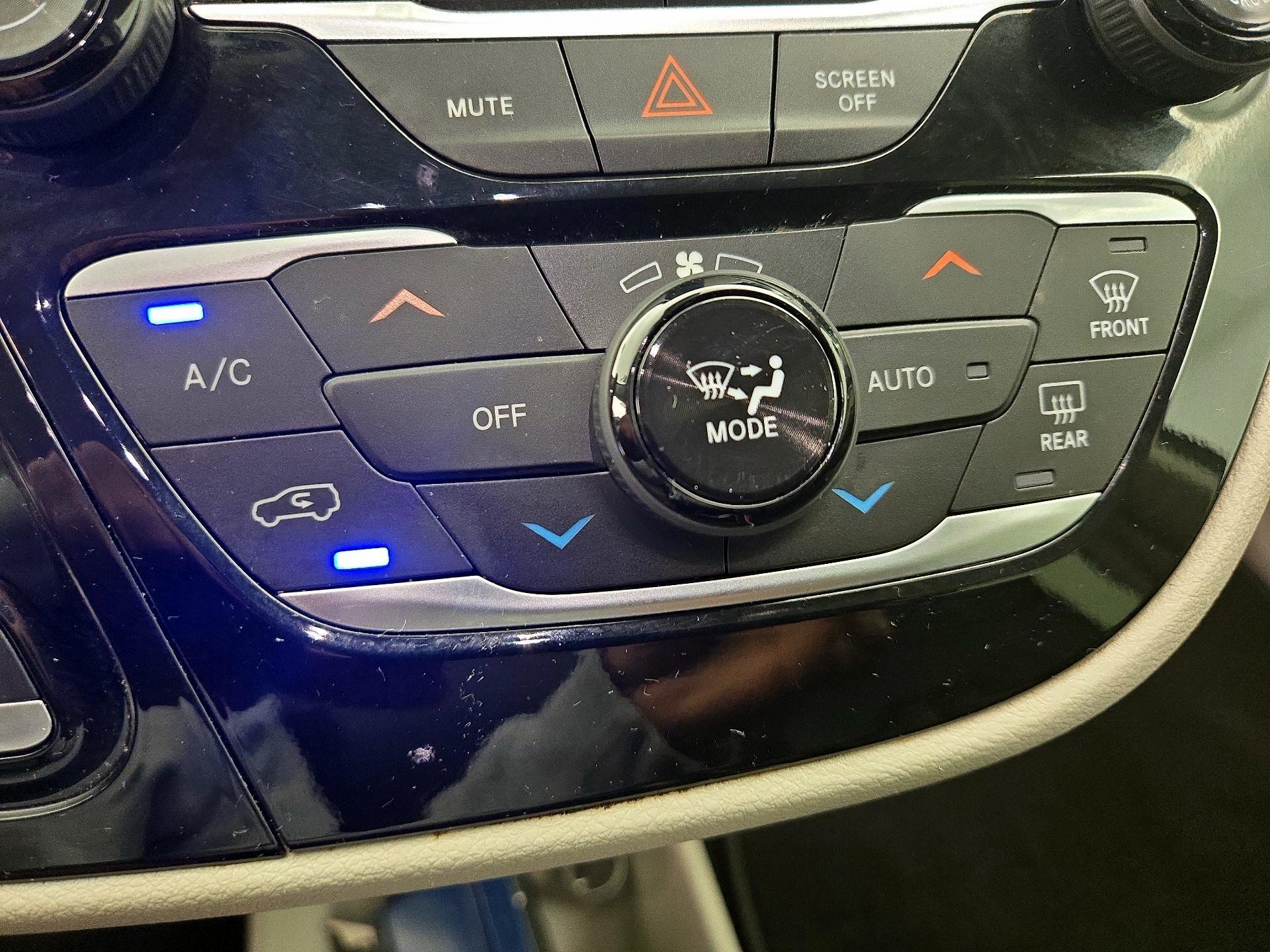 Thumbnail: 2023 Chrysler Pacifica - 16