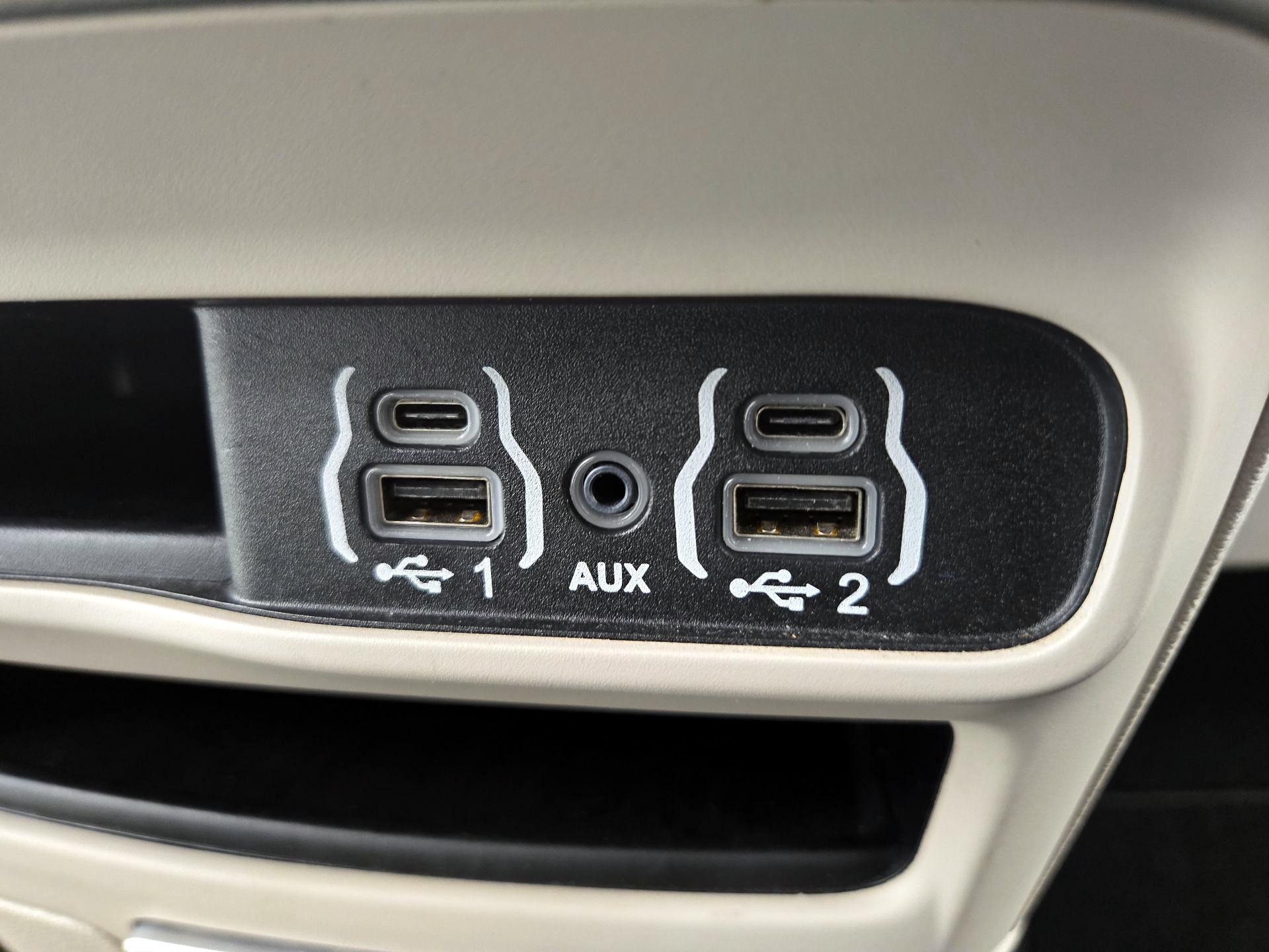 Thumbnail: 2023 Chrysler Pacifica - 18