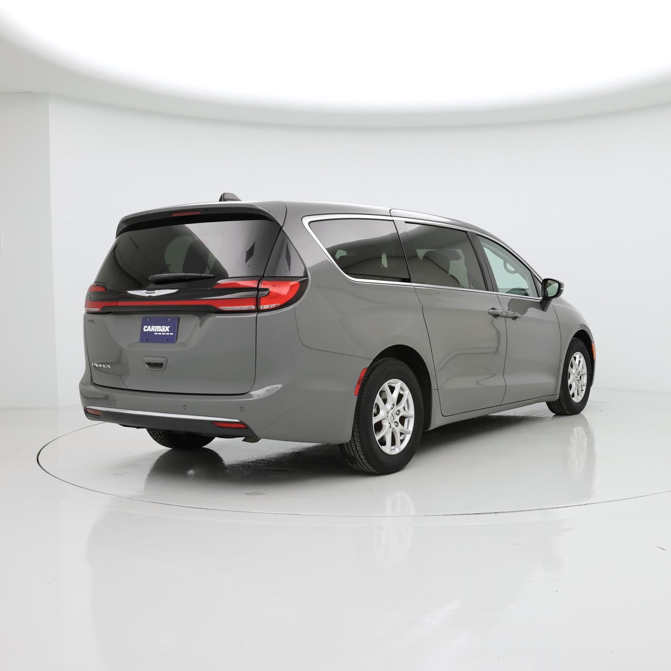 Thumbnail: 2023 Chrysler Pacifica - 8