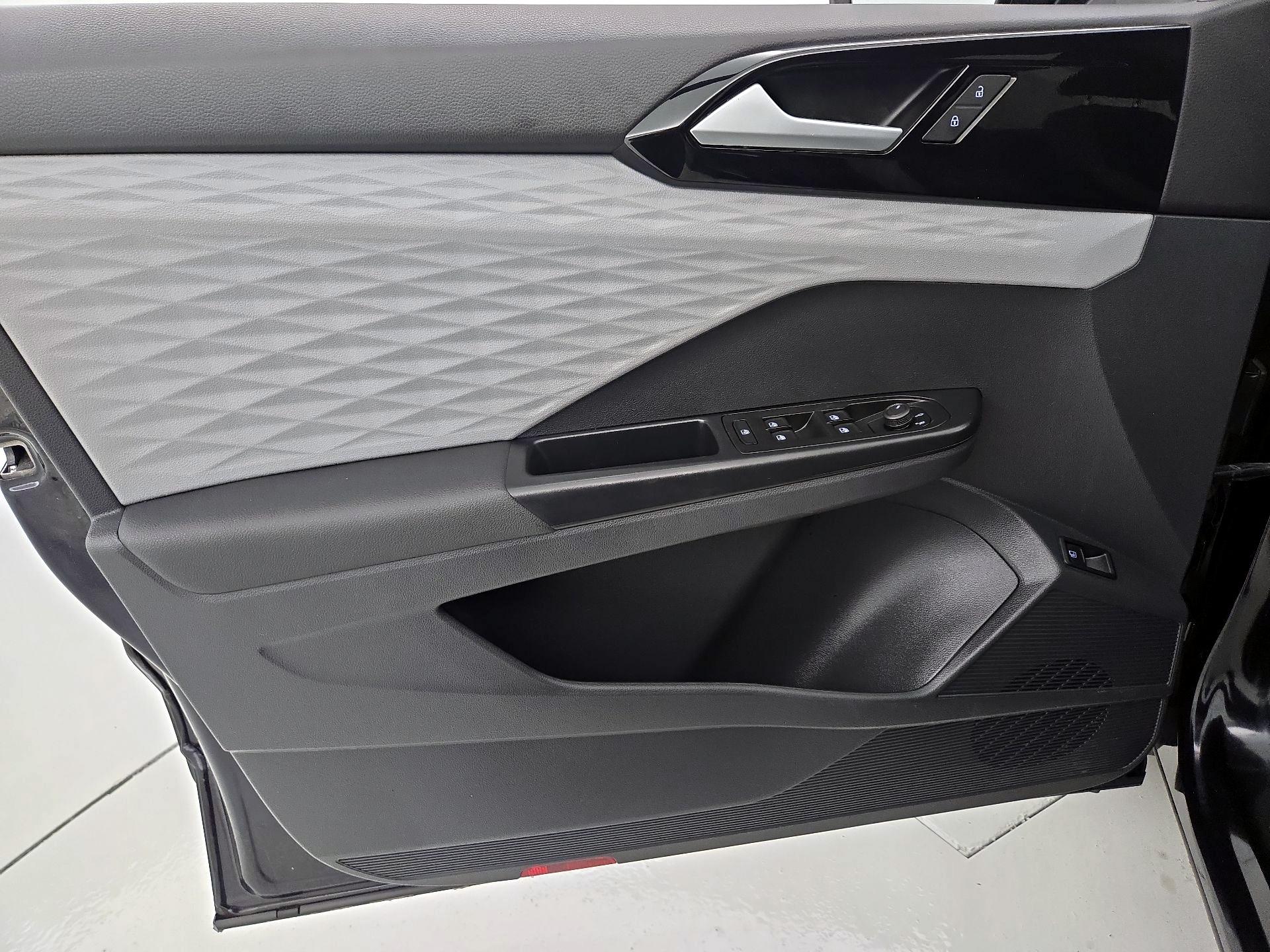 Thumbnail: 2023 Volkswagen Taos - 12