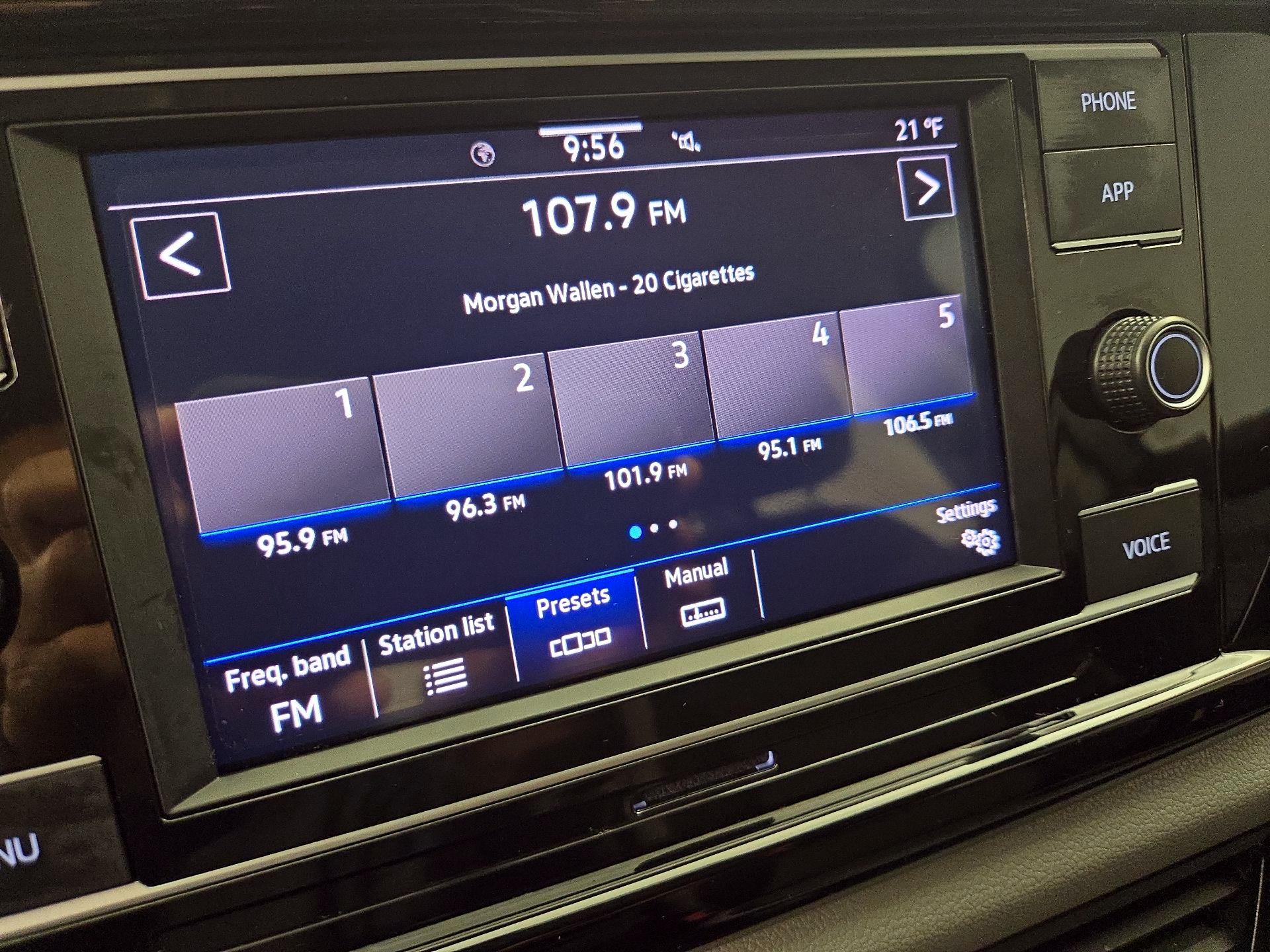 Thumbnail: 2023 Volkswagen Taos - 15