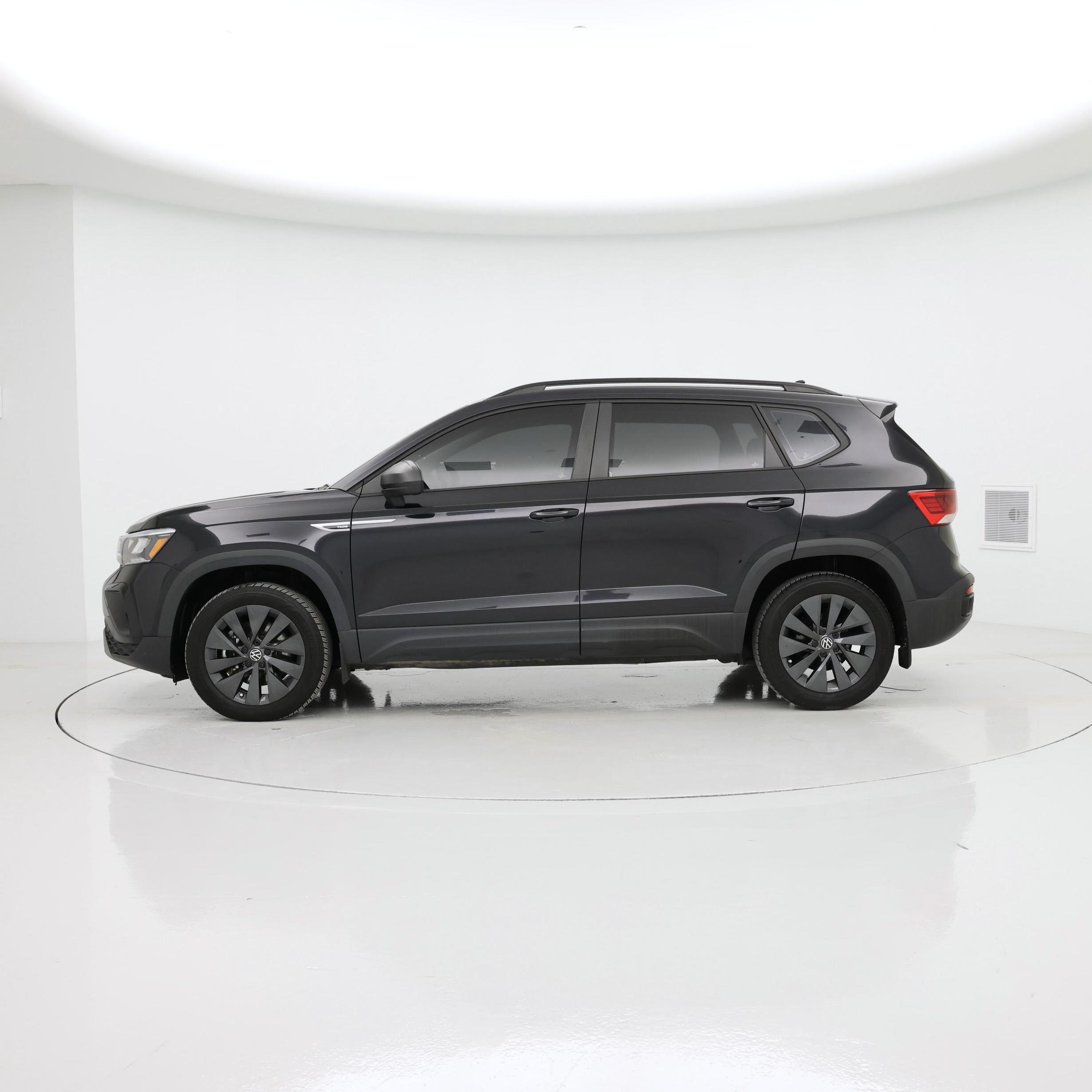 Thumbnail: 2023 Volkswagen Taos - 3