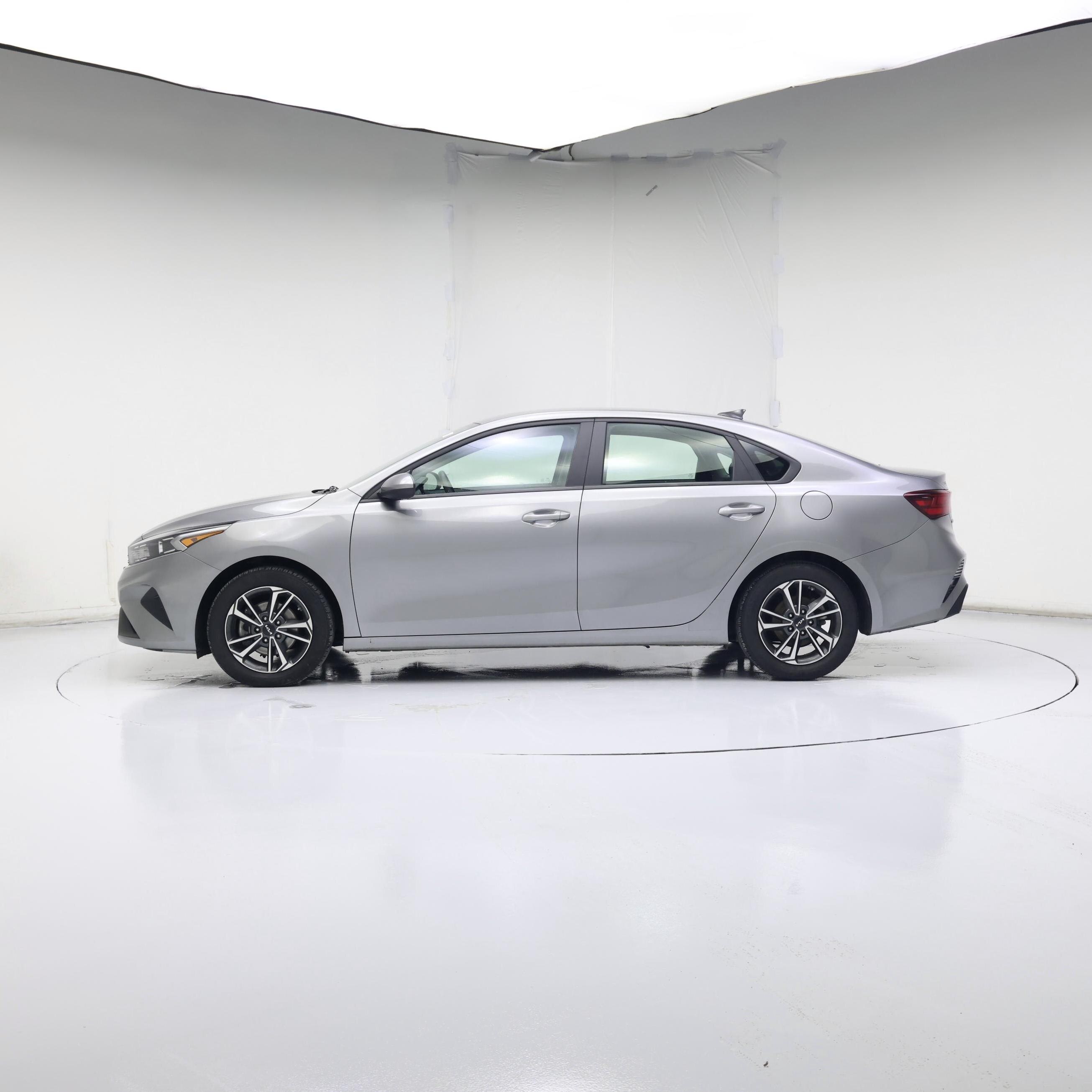 Thumbnail: 2024 Kia Forte - 3