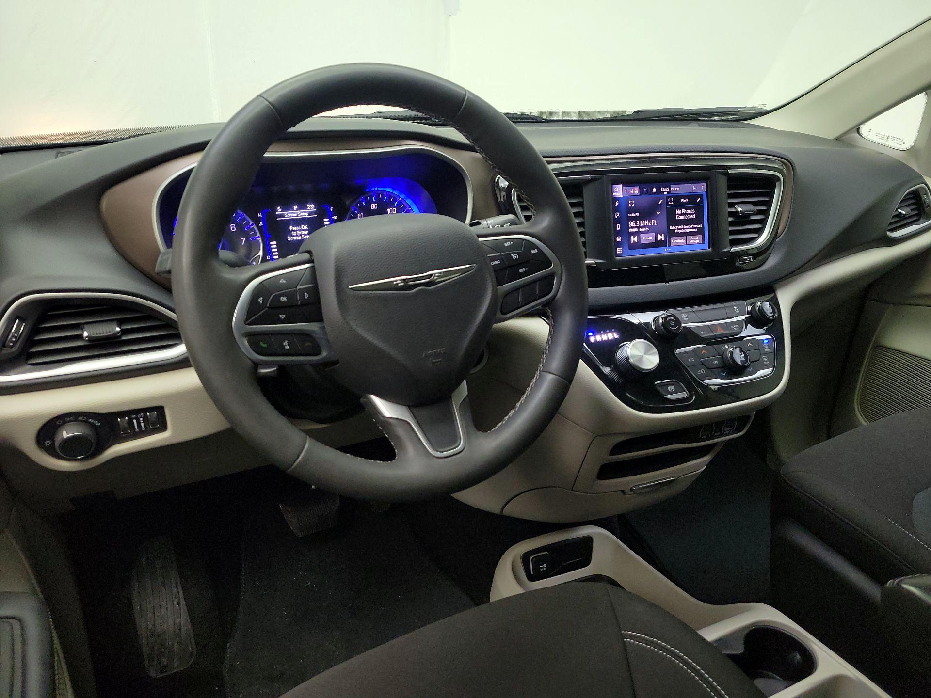 Thumbnail: 2023 Chrysler Voyager - 9