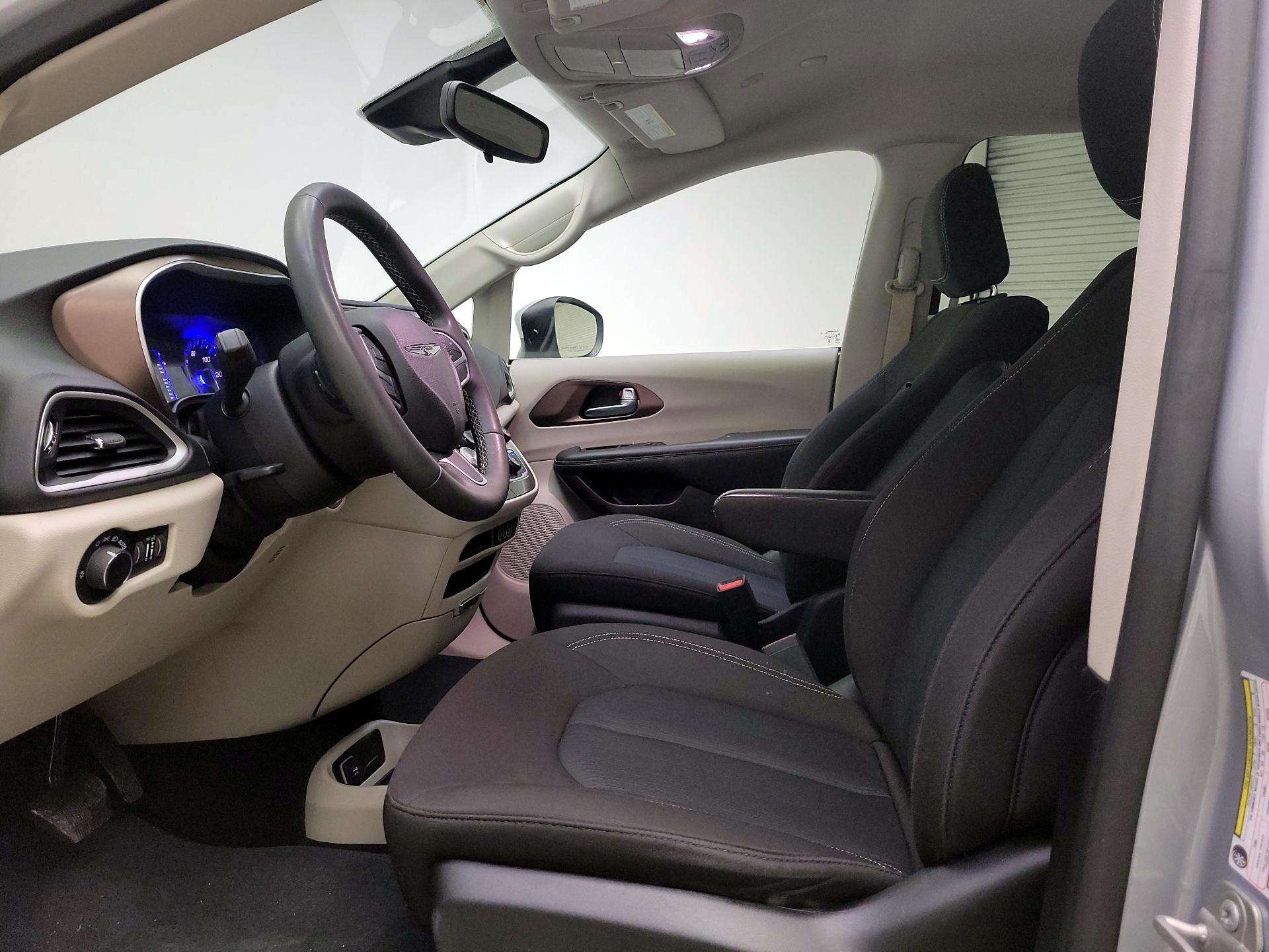 Thumbnail: 2023 Chrysler Voyager - 11