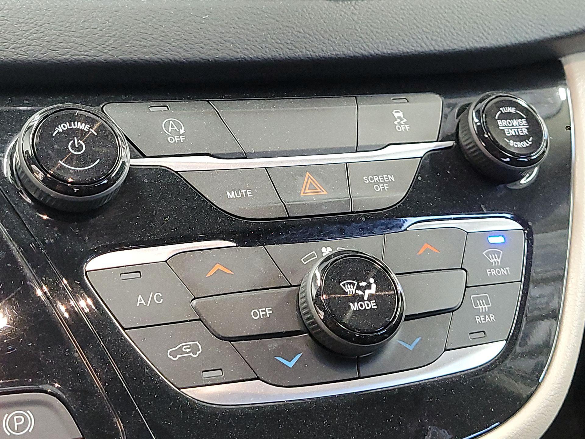 Thumbnail: 2023 Chrysler Voyager - 16