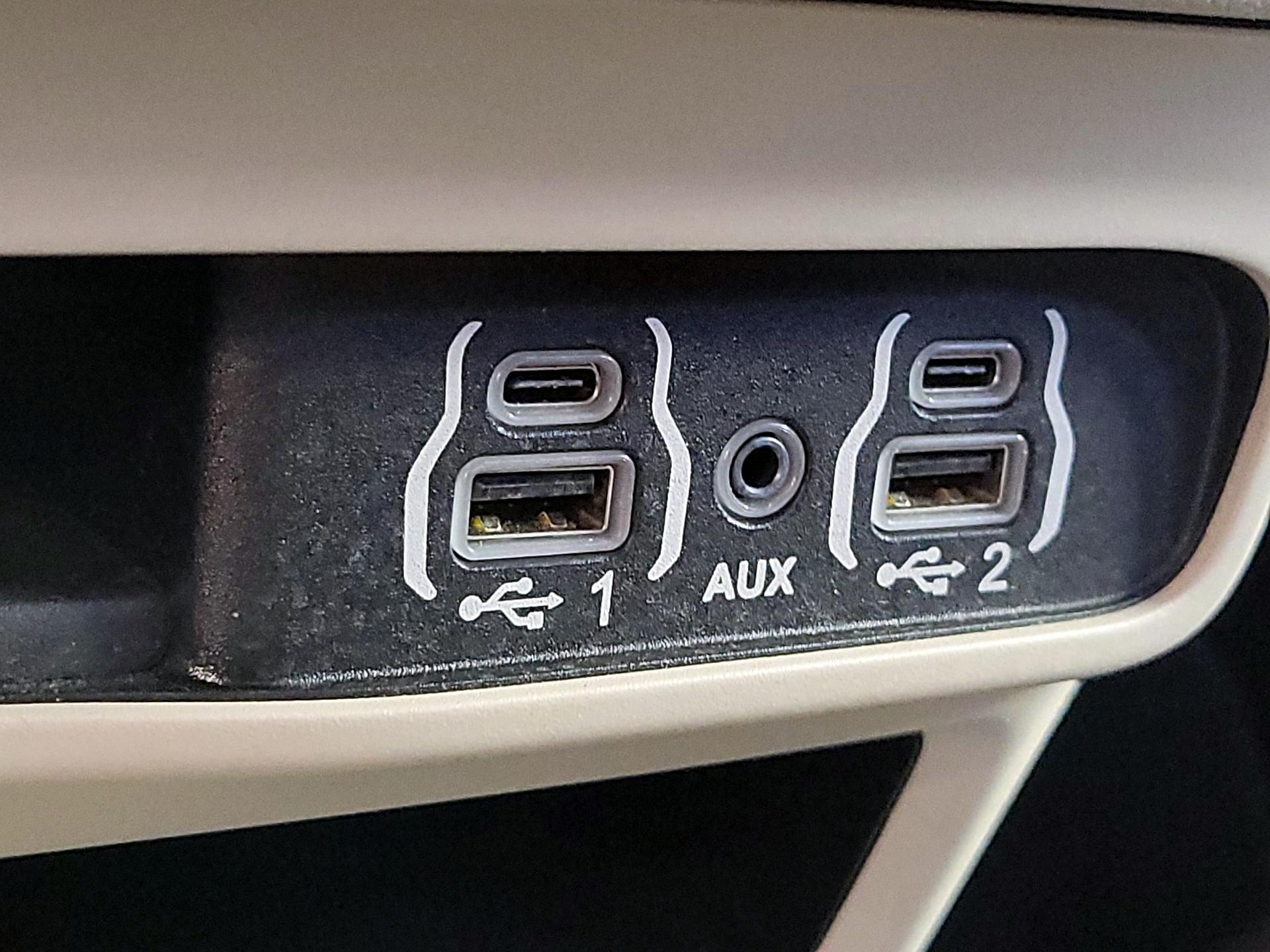 Thumbnail: 2023 Chrysler Voyager - 18