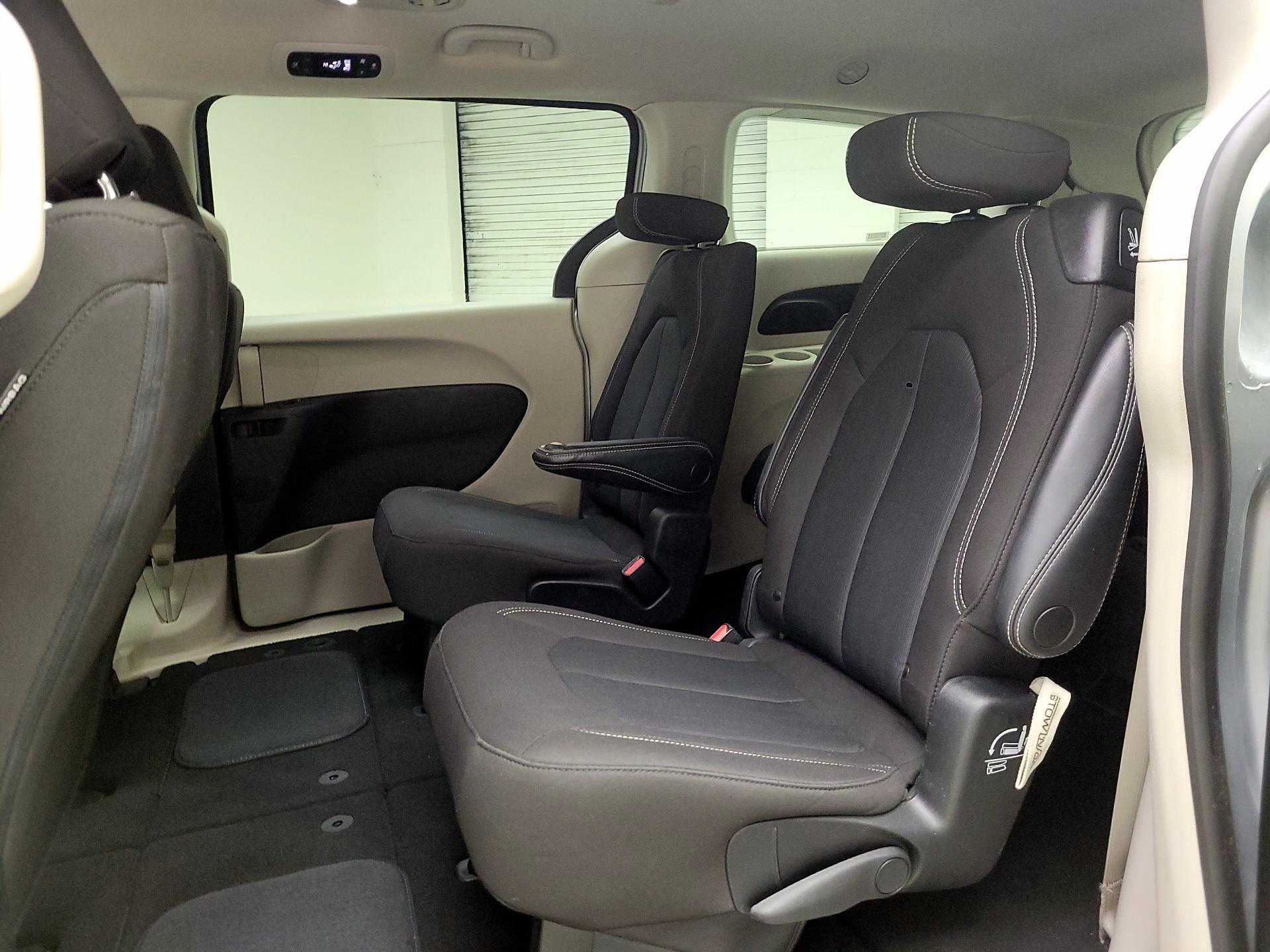 Thumbnail: 2023 Chrysler Voyager - 19